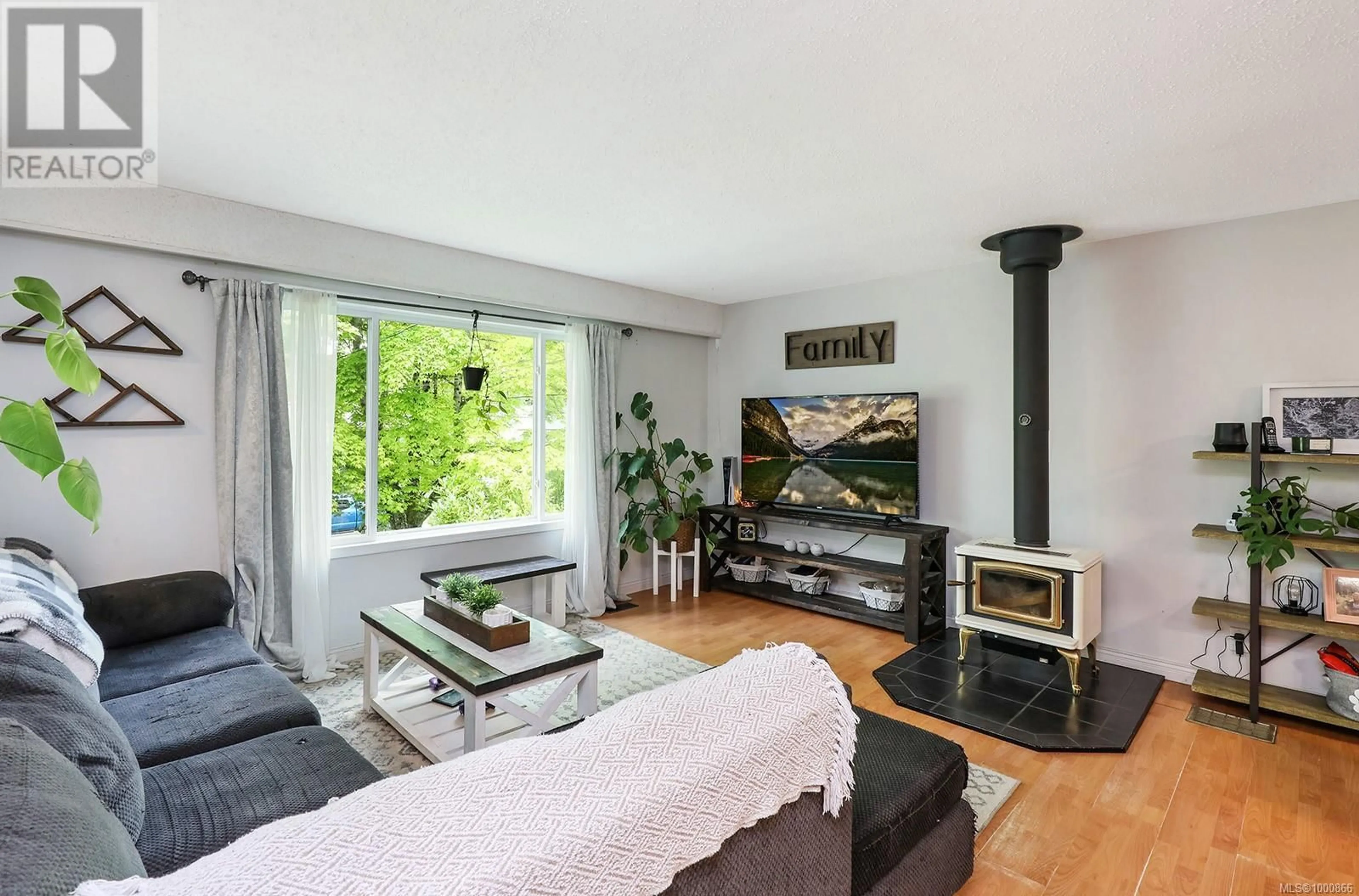 Living room with furniture, wood/laminate floor for 2046 TULL AVENUE, Courtenay British Columbia V9N5P6