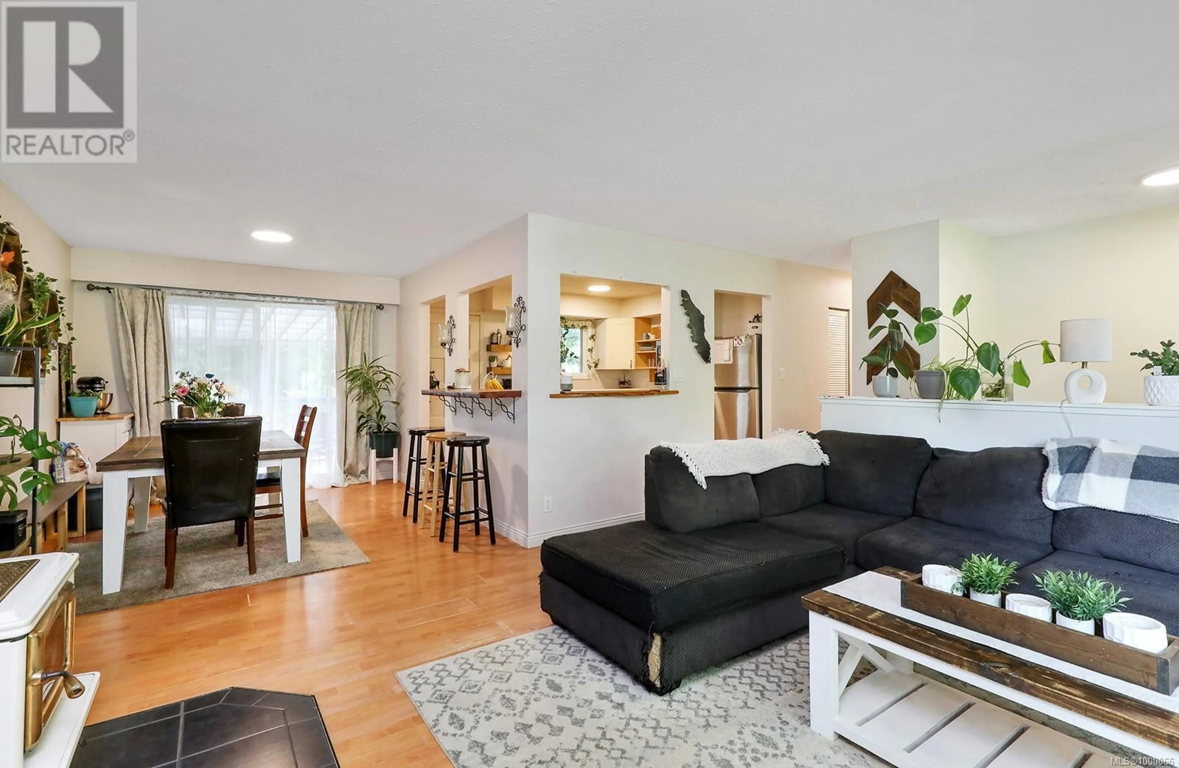 Living room with furniture, wood/laminate floor for 2046 TULL AVENUE, Courtenay British Columbia V9N5P6