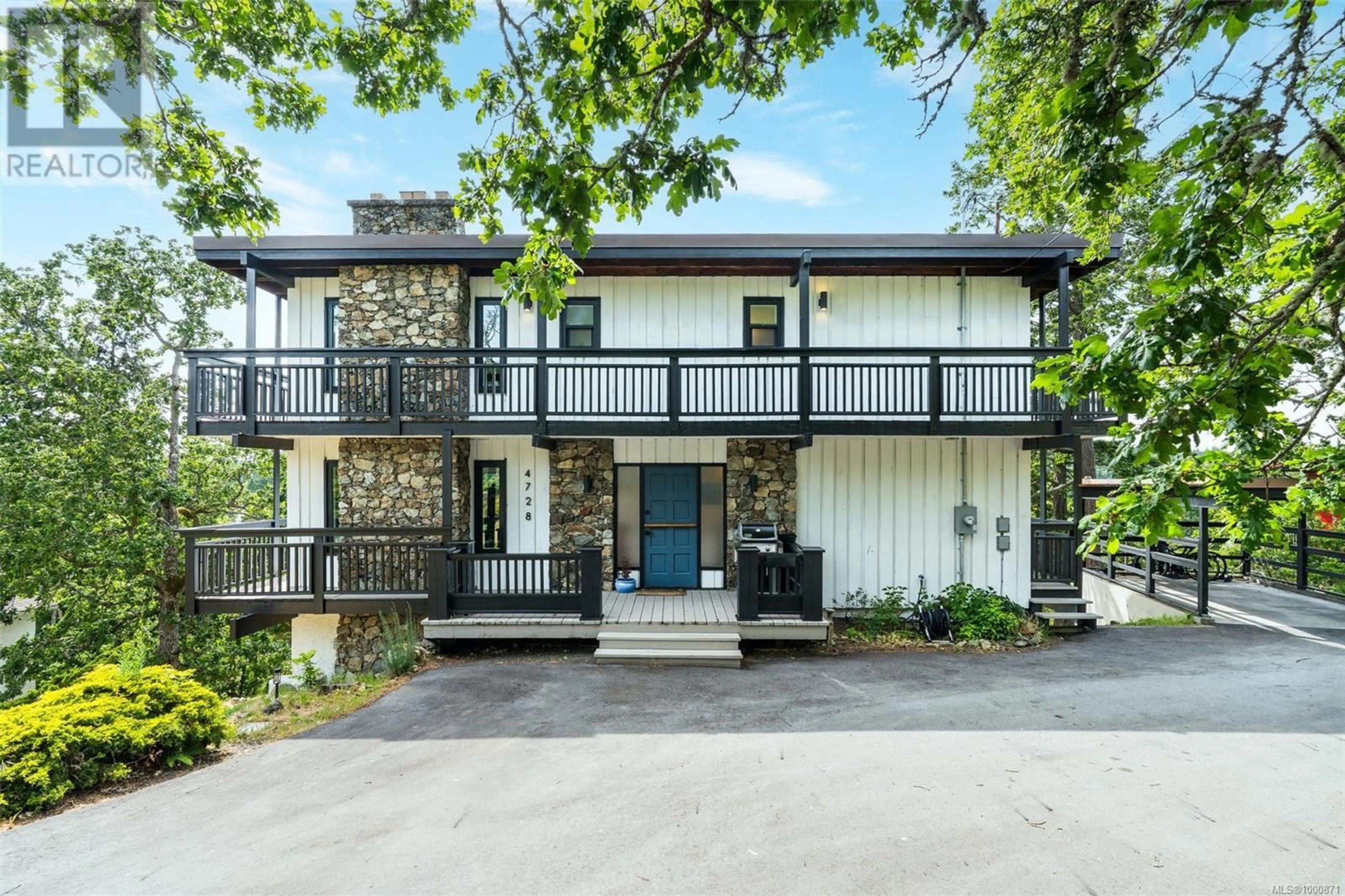 Home with vinyl exterior material, unknown for 4728 TREETOP HEIGHTS, Saanich British Columbia V8Y1E1