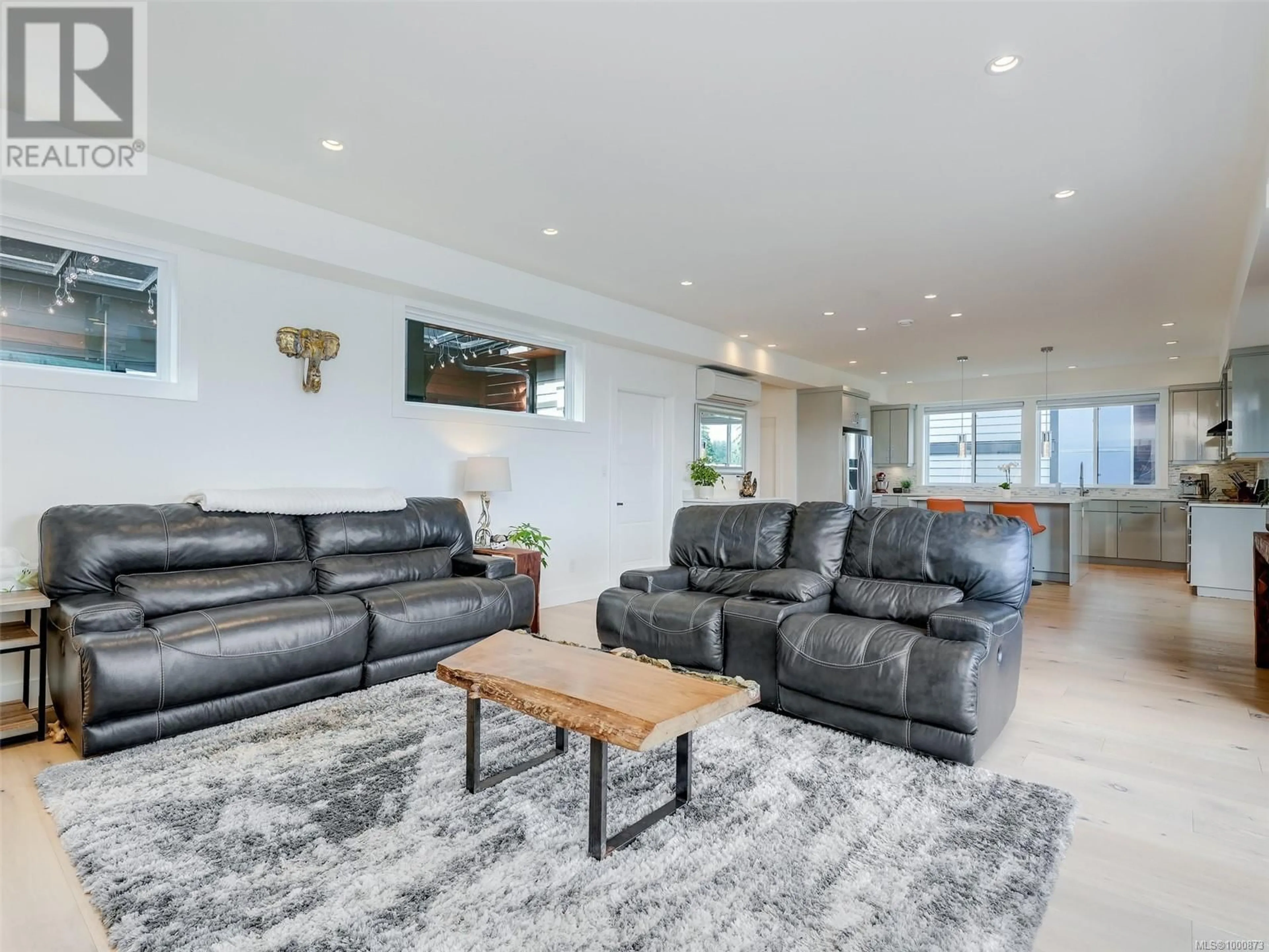 Living room with furniture, unknown for 549 RIDGE POINTE PLACE, Colwood British Columbia V9C0M3
