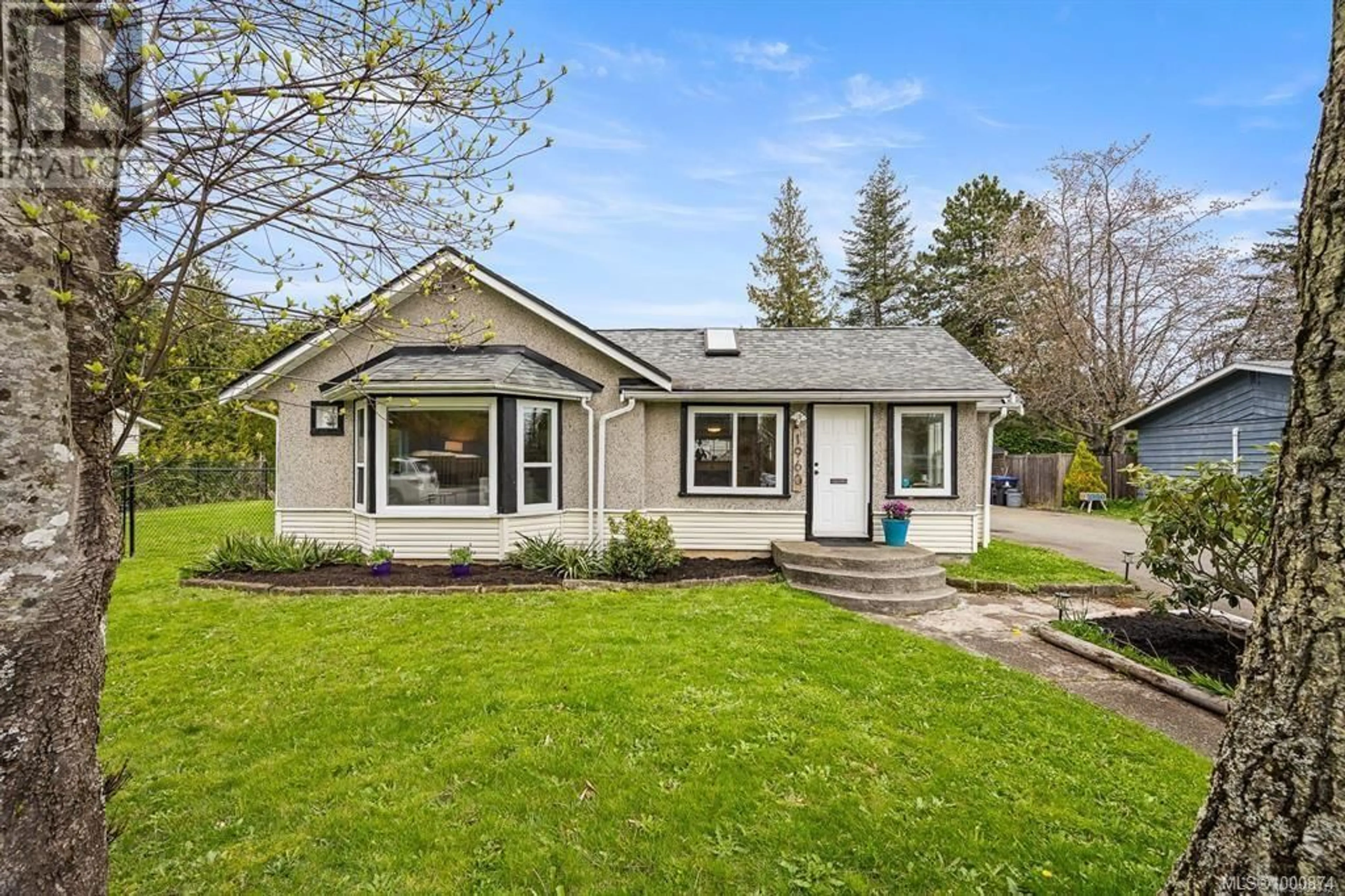 Home with vinyl exterior material, street for 1960 ROBB AVENUE, Comox British Columbia B9M2E4