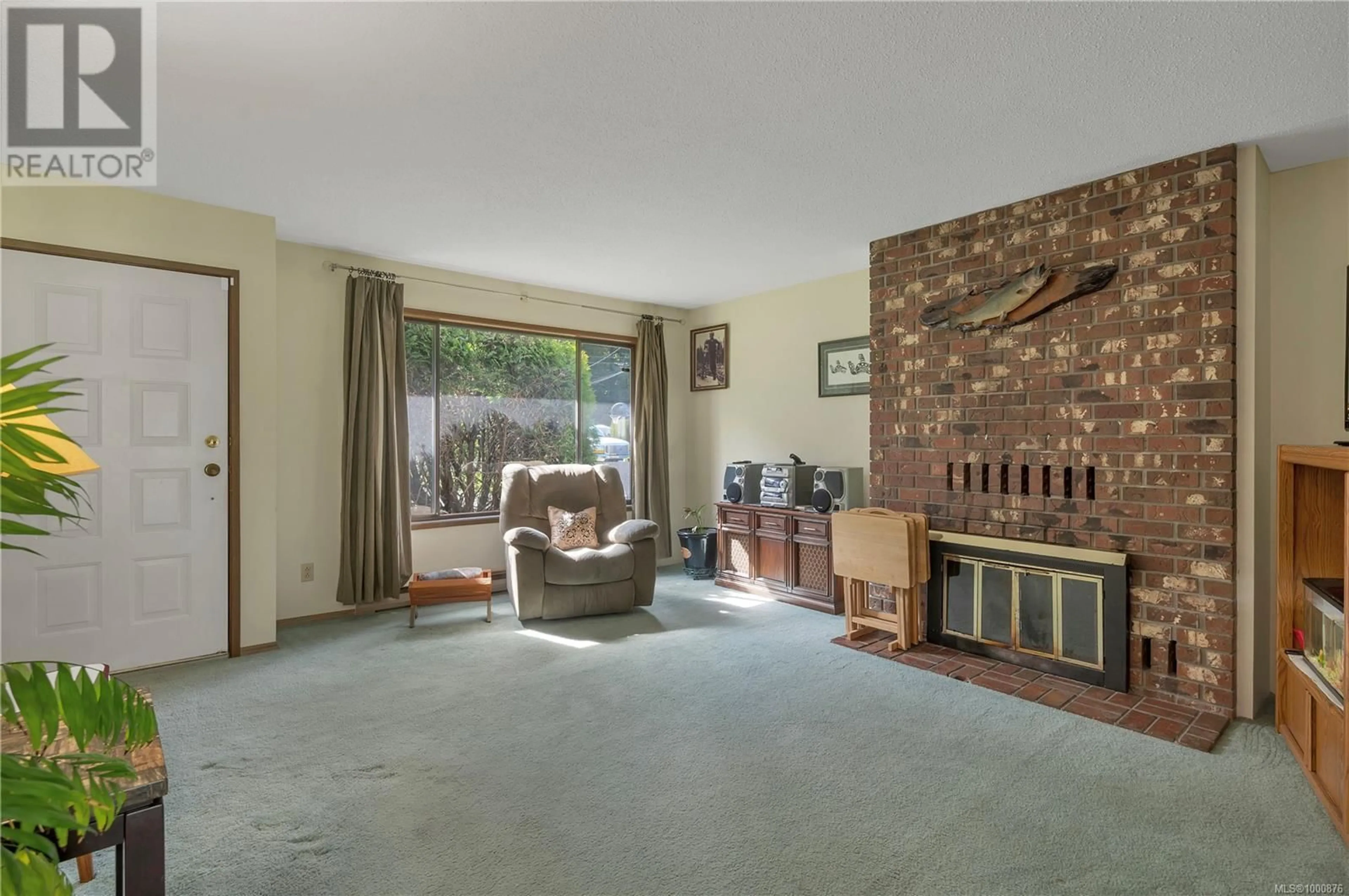 Living room with furniture, unknown for 327 BERNE ROAD, Campbell River British Columbia V9W6G6