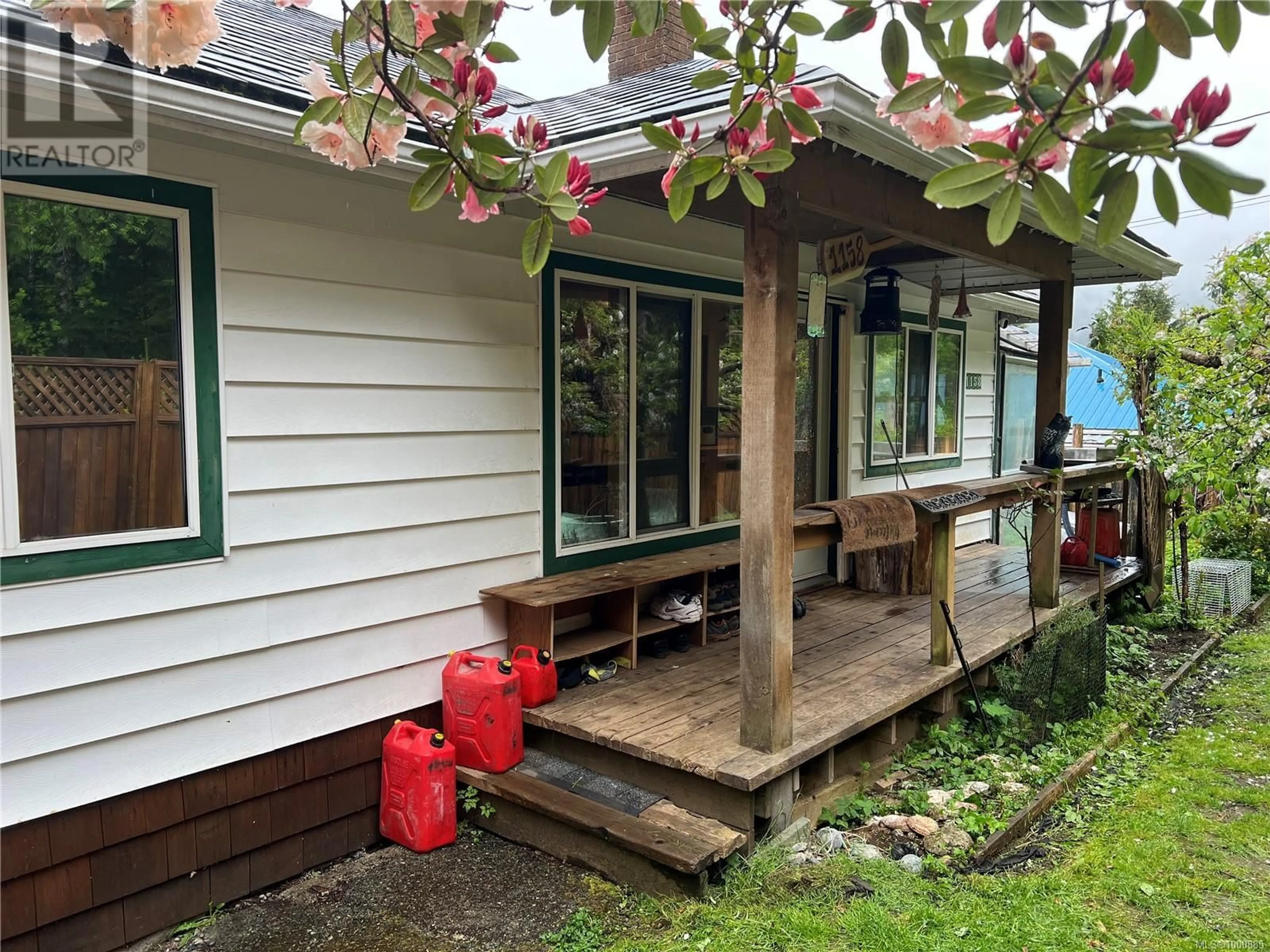 Patio, street for 1158 DISCOVERY CRESCENT, Tahsis British Columbia V0P1X0