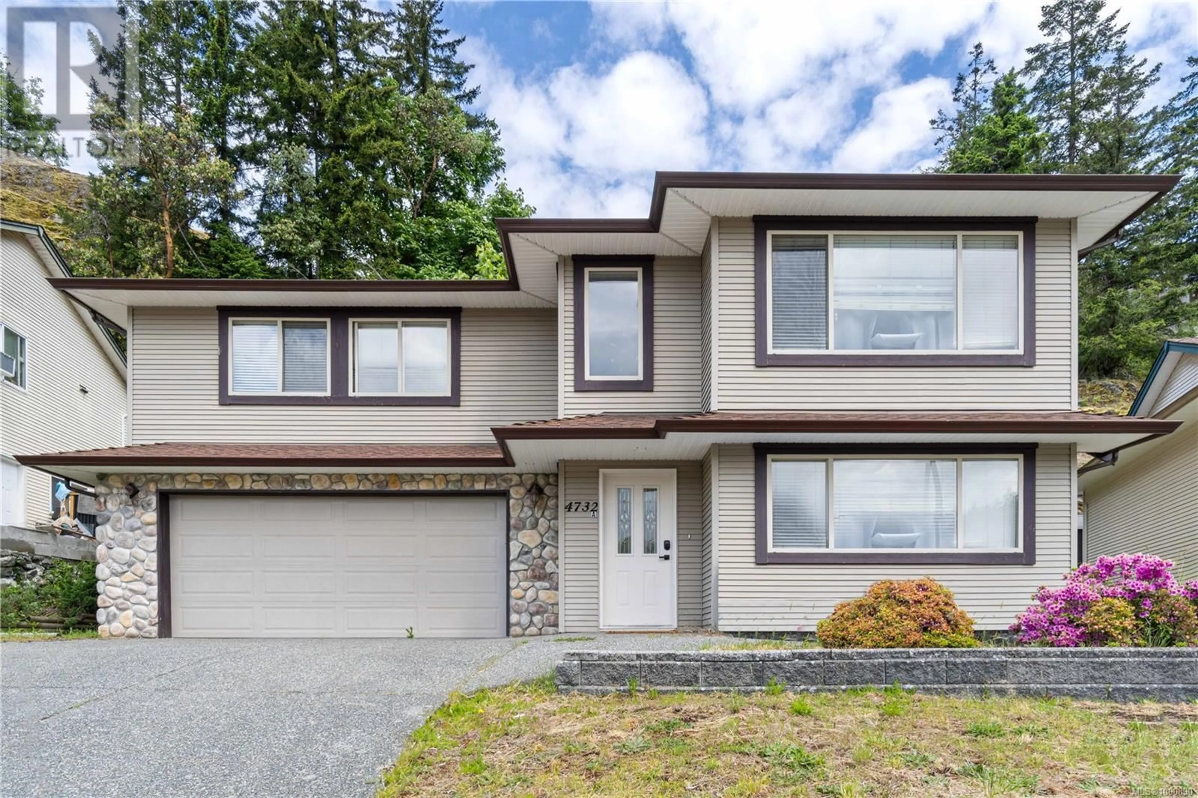 Home with vinyl exterior material, street for 4732 FAIRBROOK CRESCENT, Nanaimo British Columbia V9T6L7