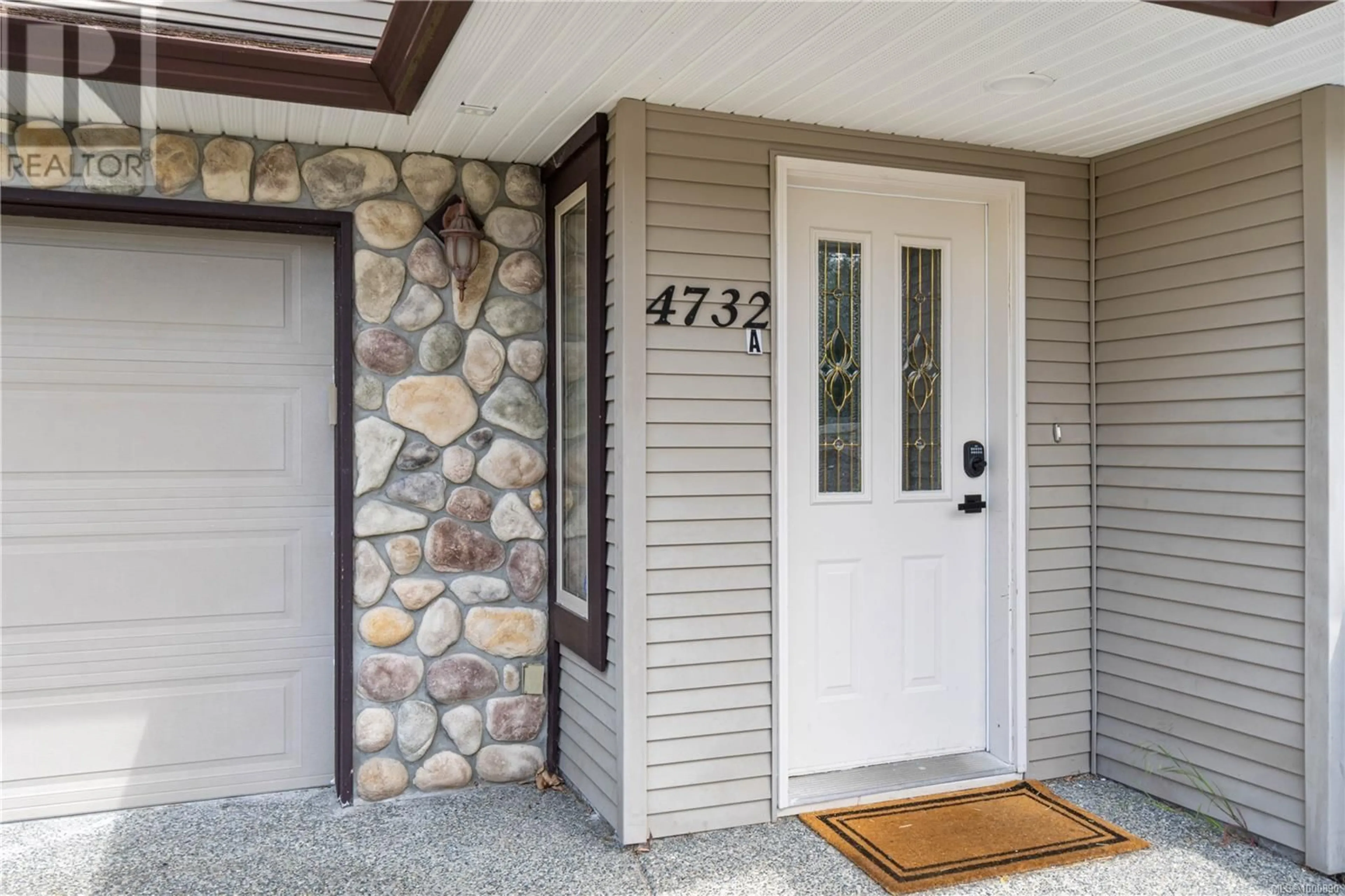 Indoor entryway for 4732 FAIRBROOK CRESCENT, Nanaimo British Columbia V9T6L7