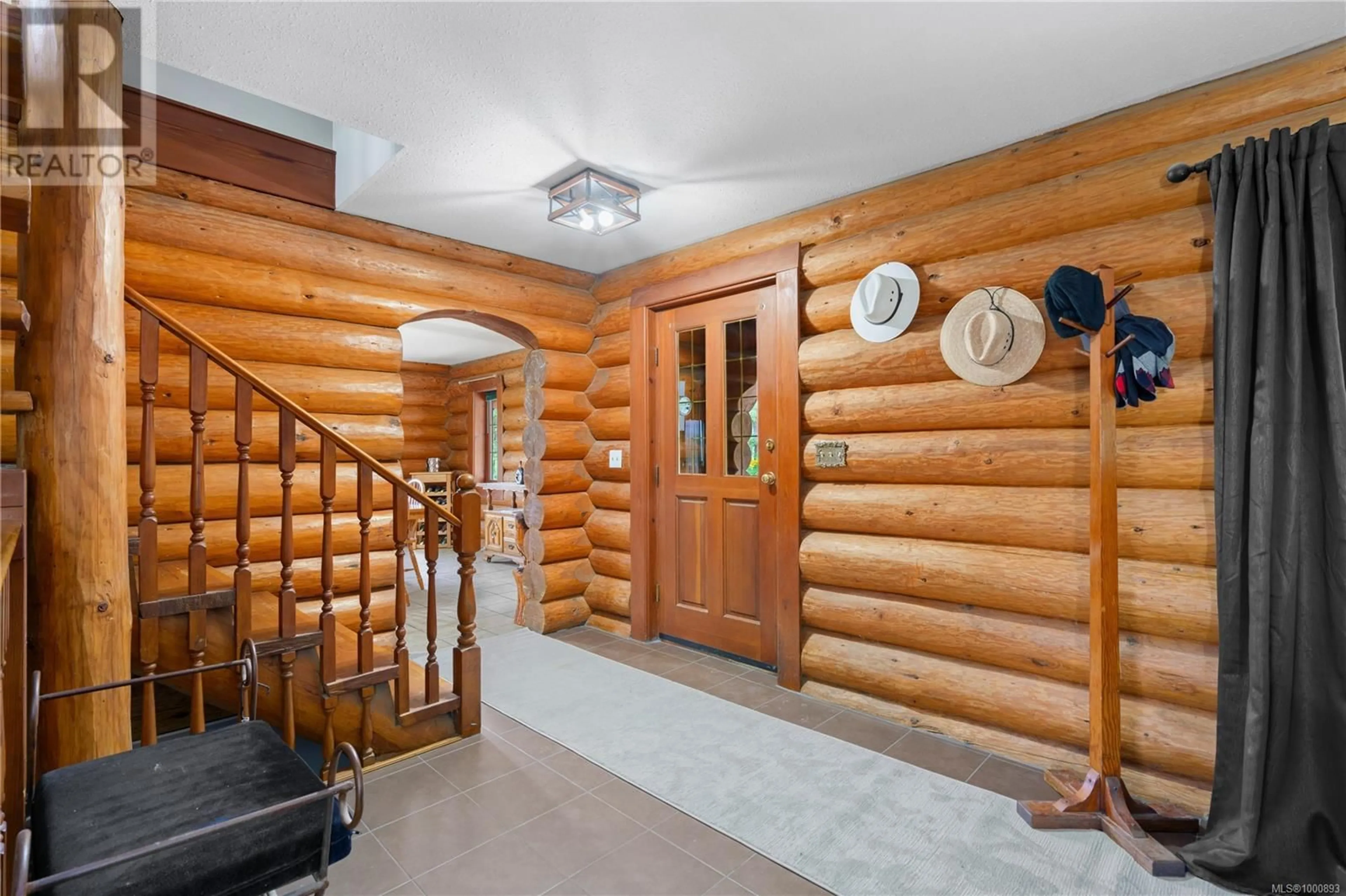 Indoor foyer for 7038 TOM WINDSOR ROAD, Duncan British Columbia V9L5W3