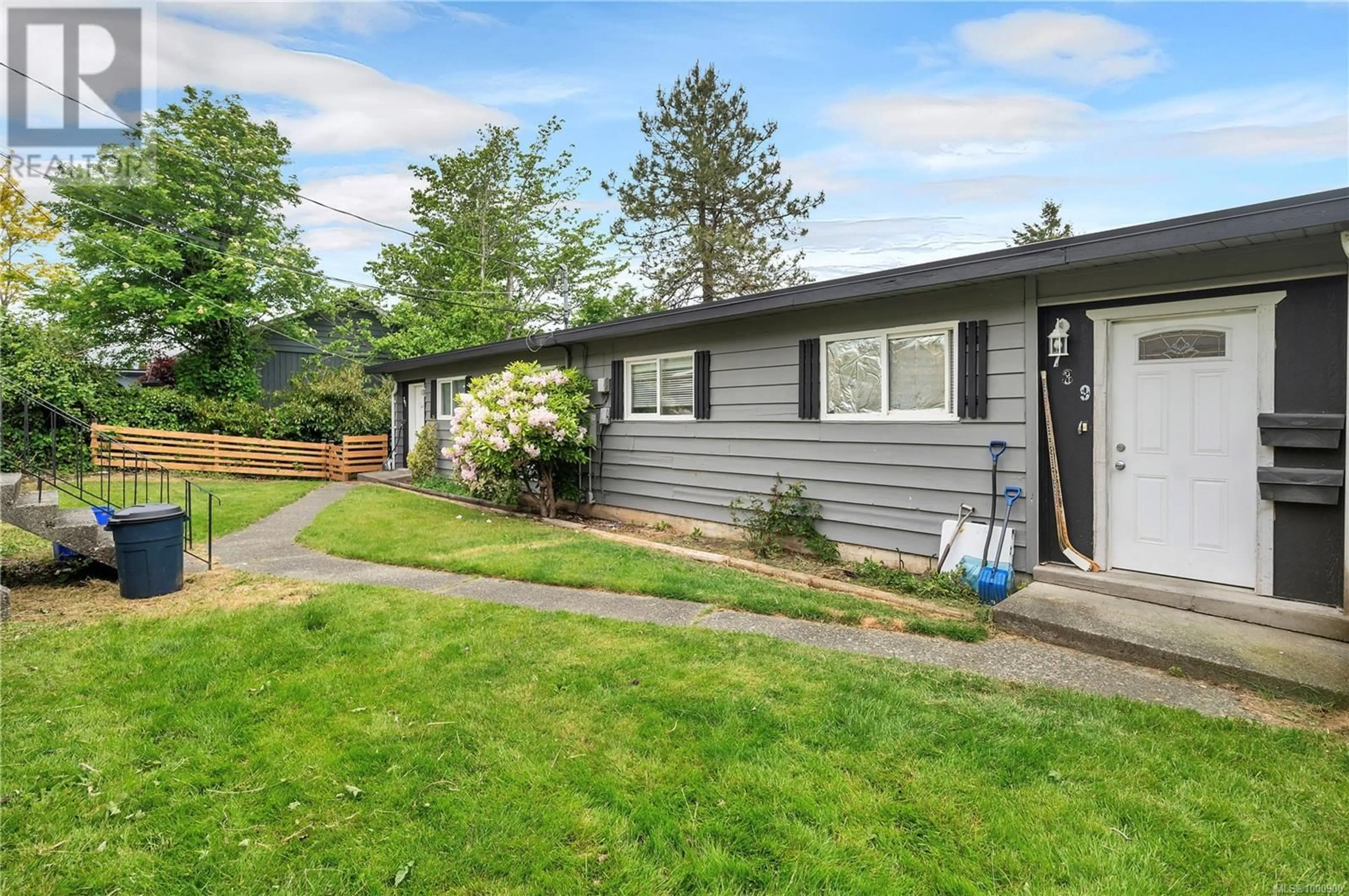Home with vinyl exterior material, street for 789 BIRCH STREET, Campbell River British Columbia V9W2T2