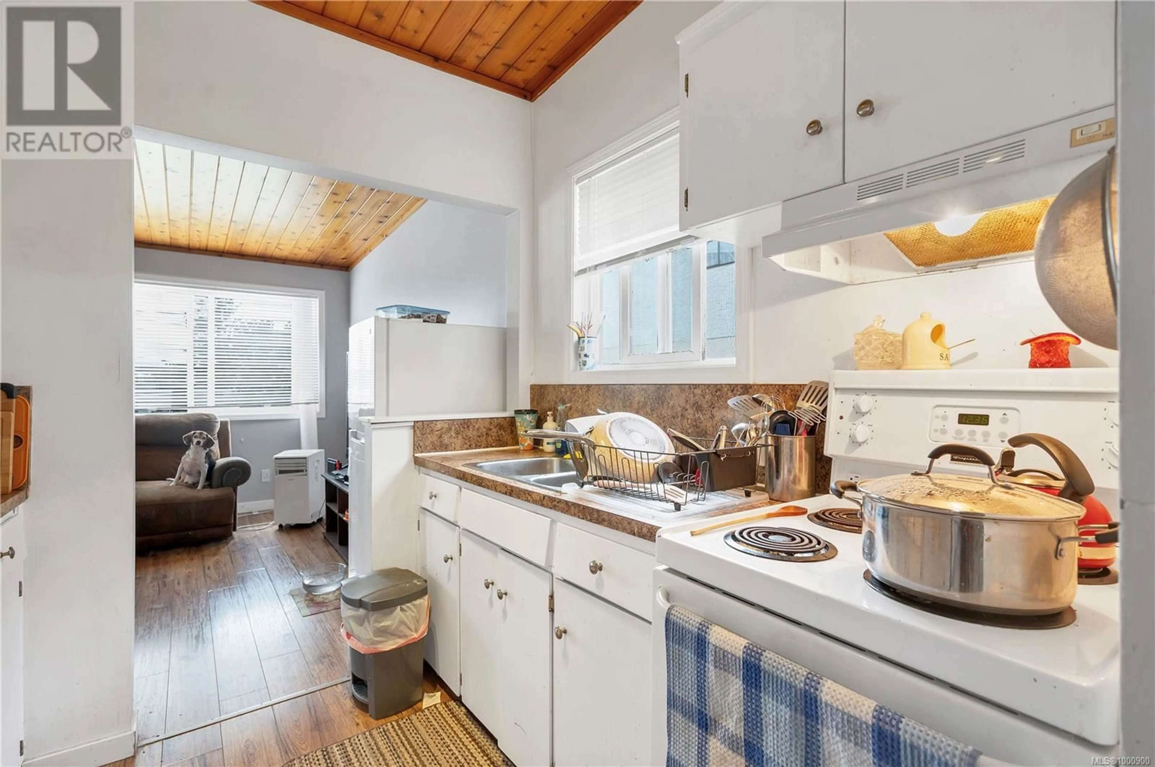Standard kitchen, ceramic/tile floor for 789 BIRCH STREET, Campbell River British Columbia V9W2T2