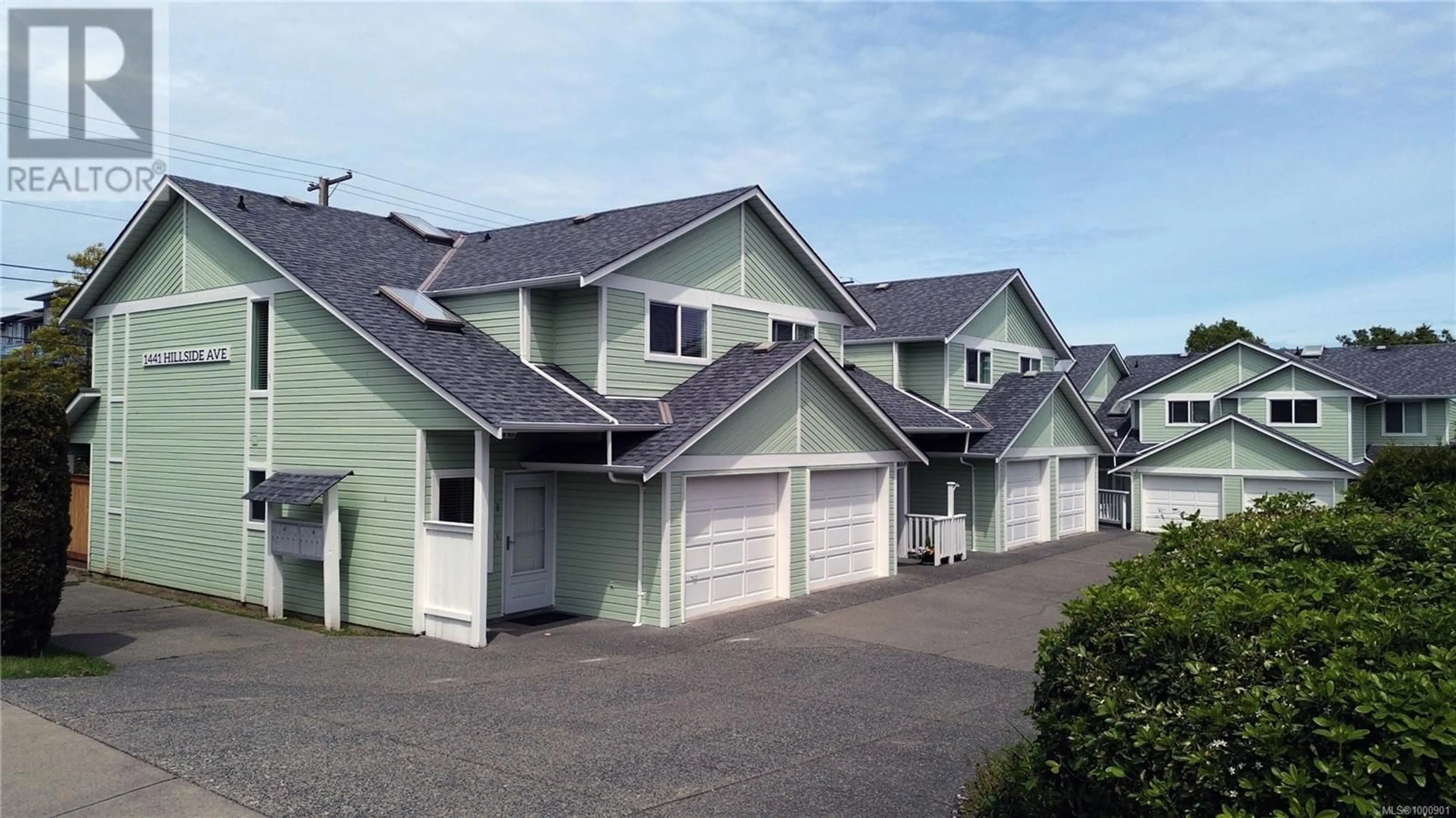 Home with vinyl exterior material, street for 1 - 1441 HILLSIDE AVENUE, Victoria British Columbia V8T2B9