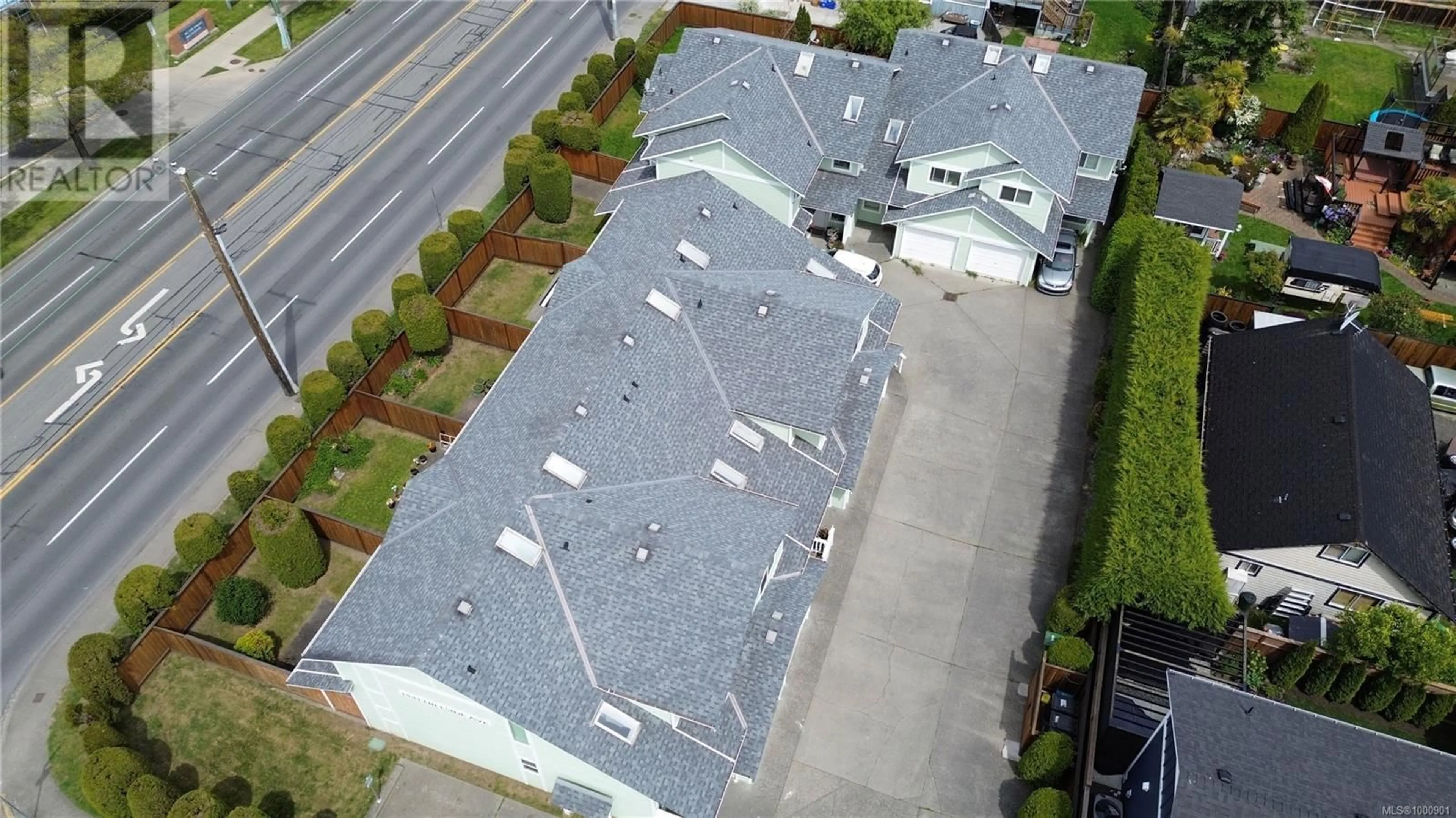 A pic from outside/outdoor area/front of a property/back of a property/a pic from drone, street for 1 - 1441 HILLSIDE AVENUE, Victoria British Columbia V8T2B9