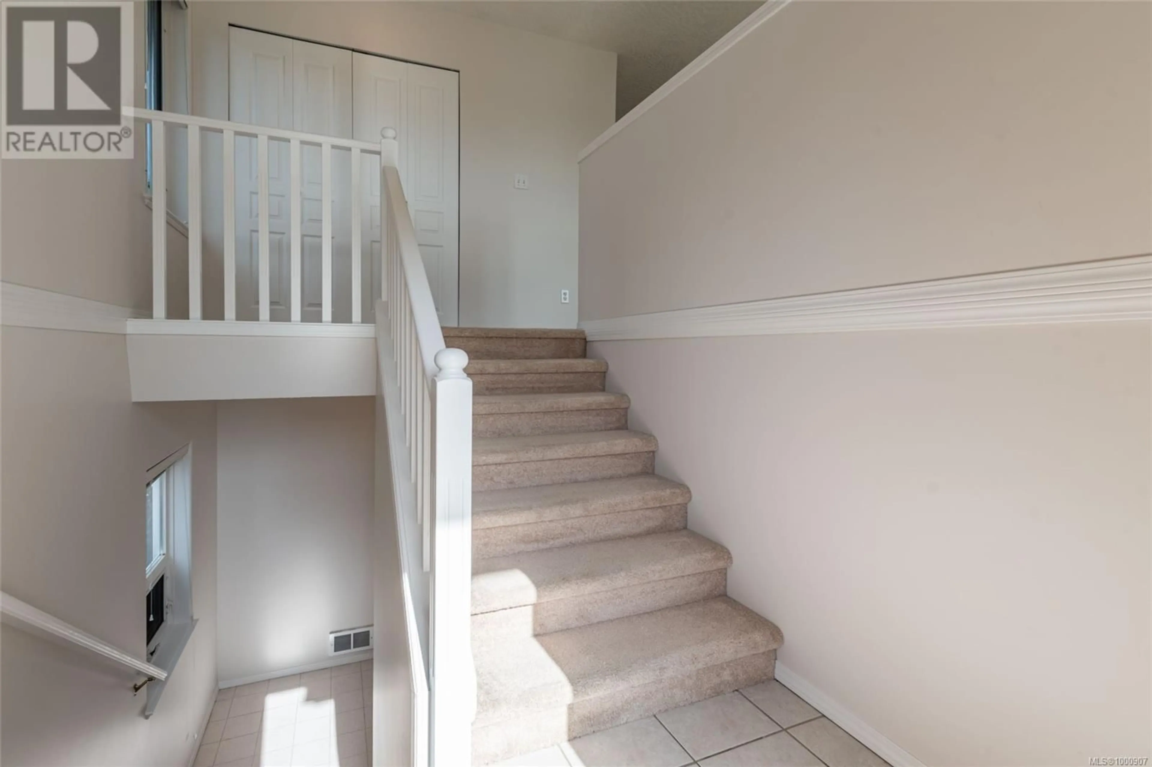 Stairs for 5 - 100 GIFFORD ROAD, Ladysmith British Columbia V9G1B8