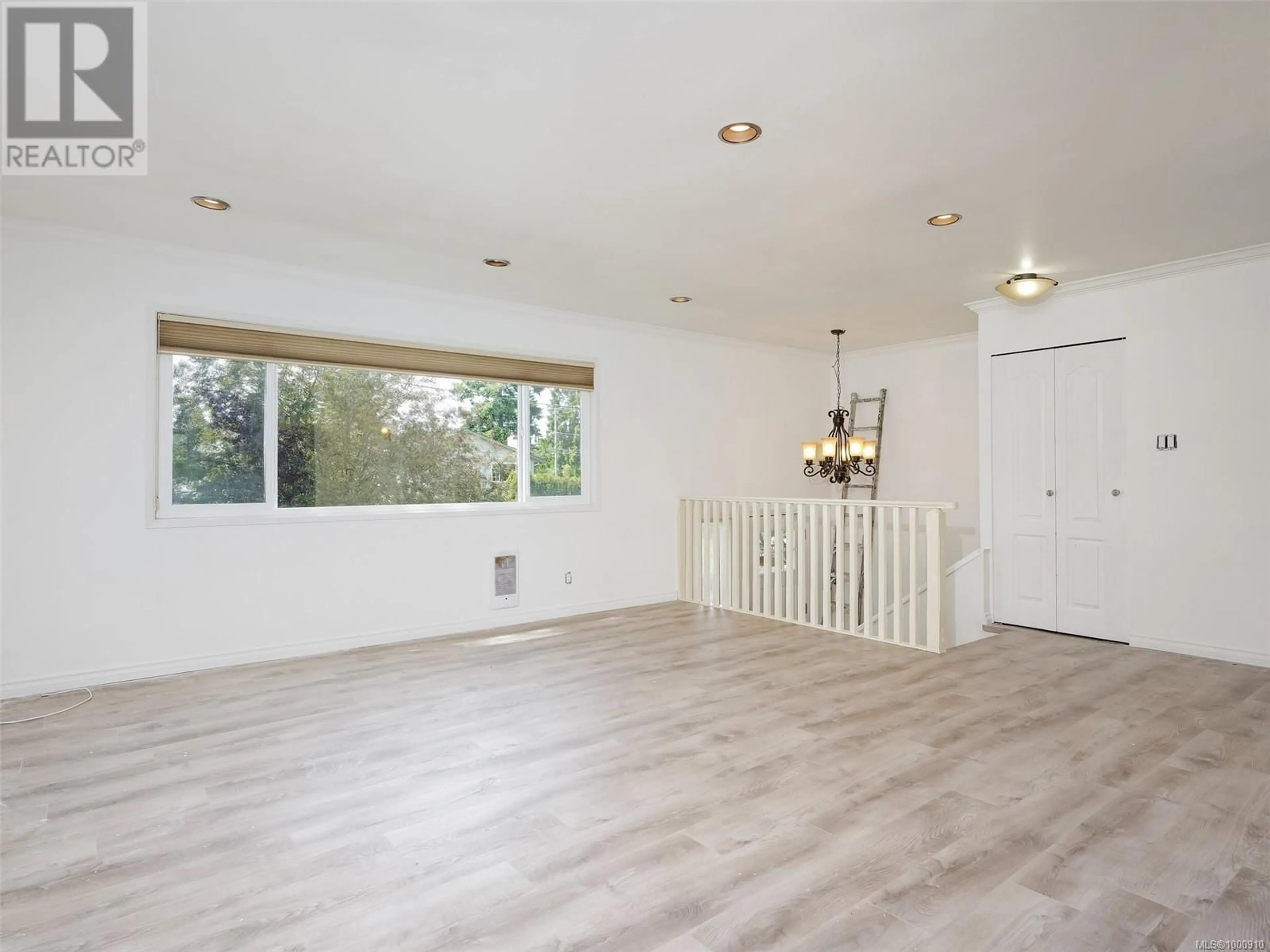 A pic of a room for 1604 SAN JUAN AVENUE, Saanich British Columbia V8N2L6