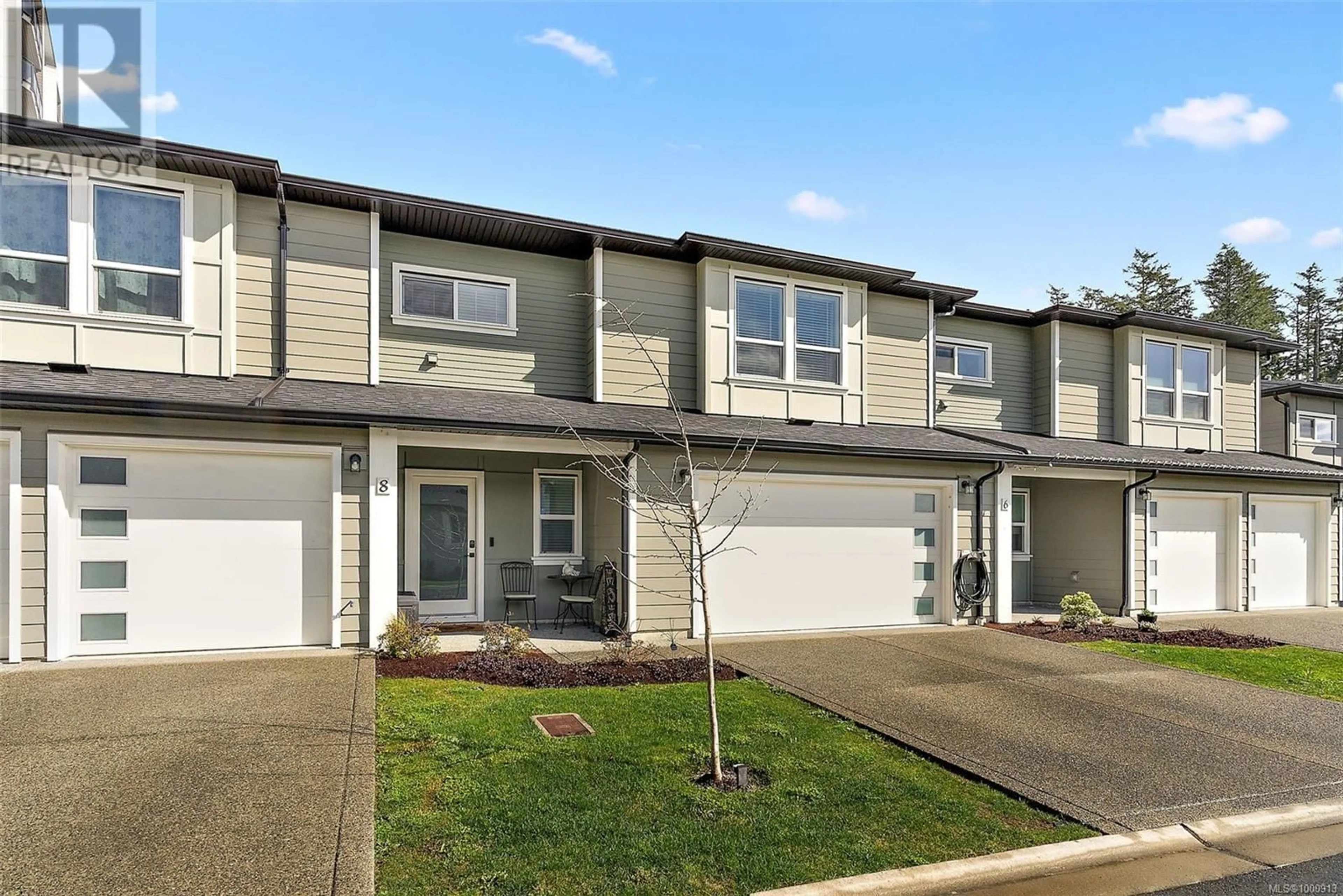 Home with vinyl exterior material, street for 8 WEST PARK PLACE, View Royal British Columbia V9B3R9