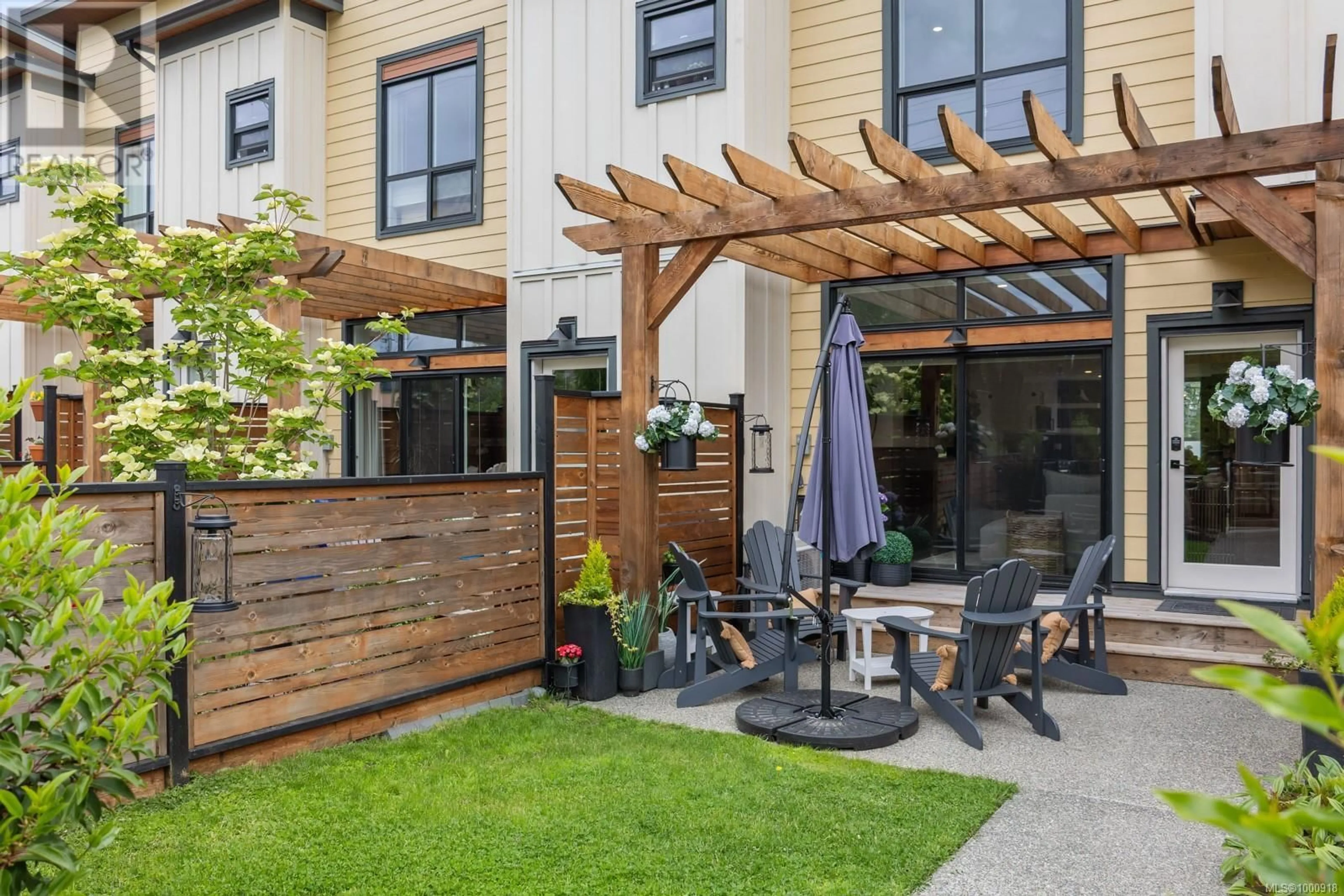 Patio, street for 11 - 356 14TH STREET, Courtenay British Columbia V9N1W2