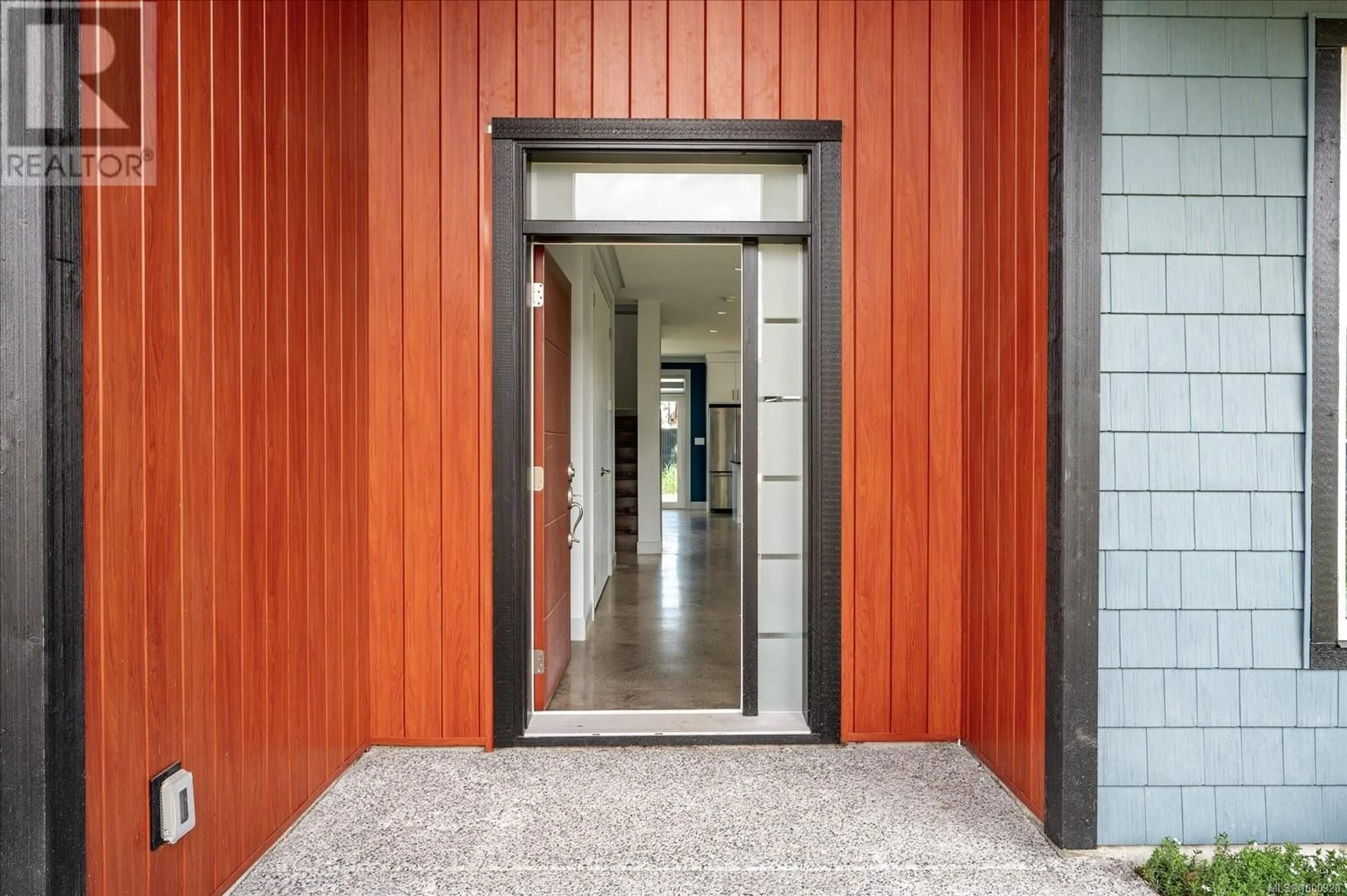 Indoor foyer for 628 LANCE PLACE, Nanaimo British Columbia V9R0J6