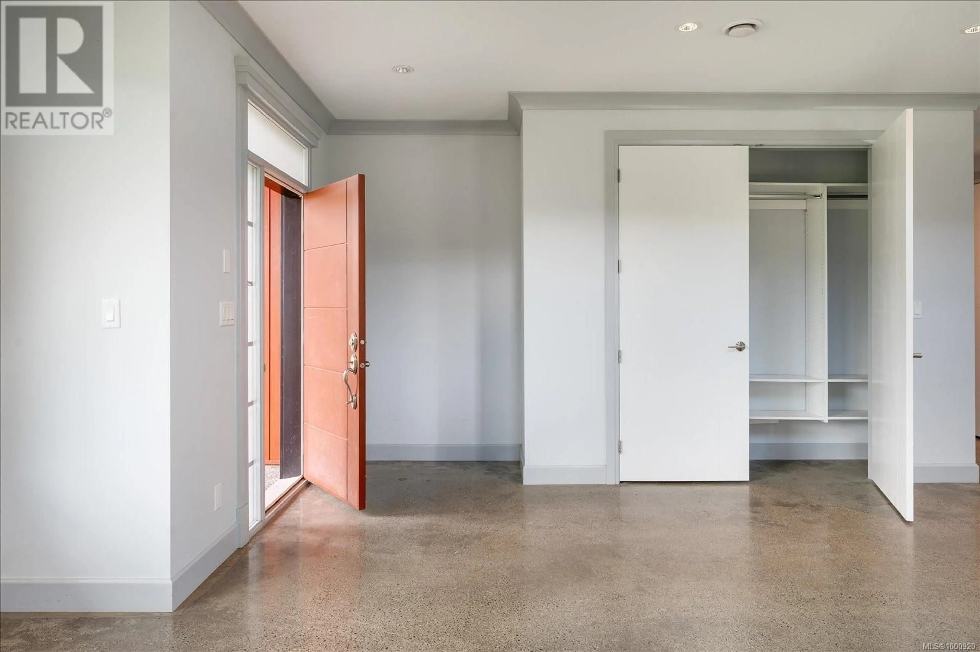 Indoor entryway for 628 LANCE PLACE, Nanaimo British Columbia V9R0J6