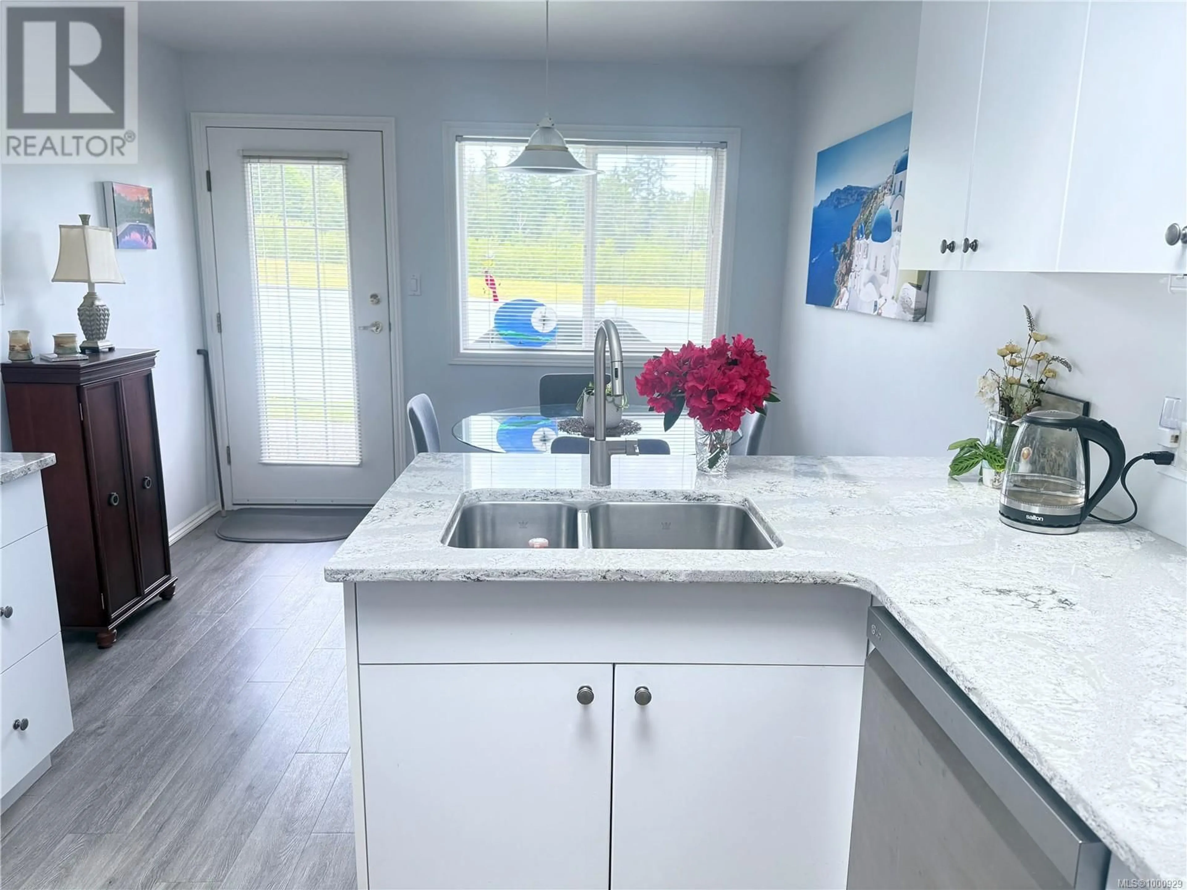 Open concept kitchen, ceramic/tile floor for 4 - 6111 SAYWARD ROAD, Duncan British Columbia V9L5J4