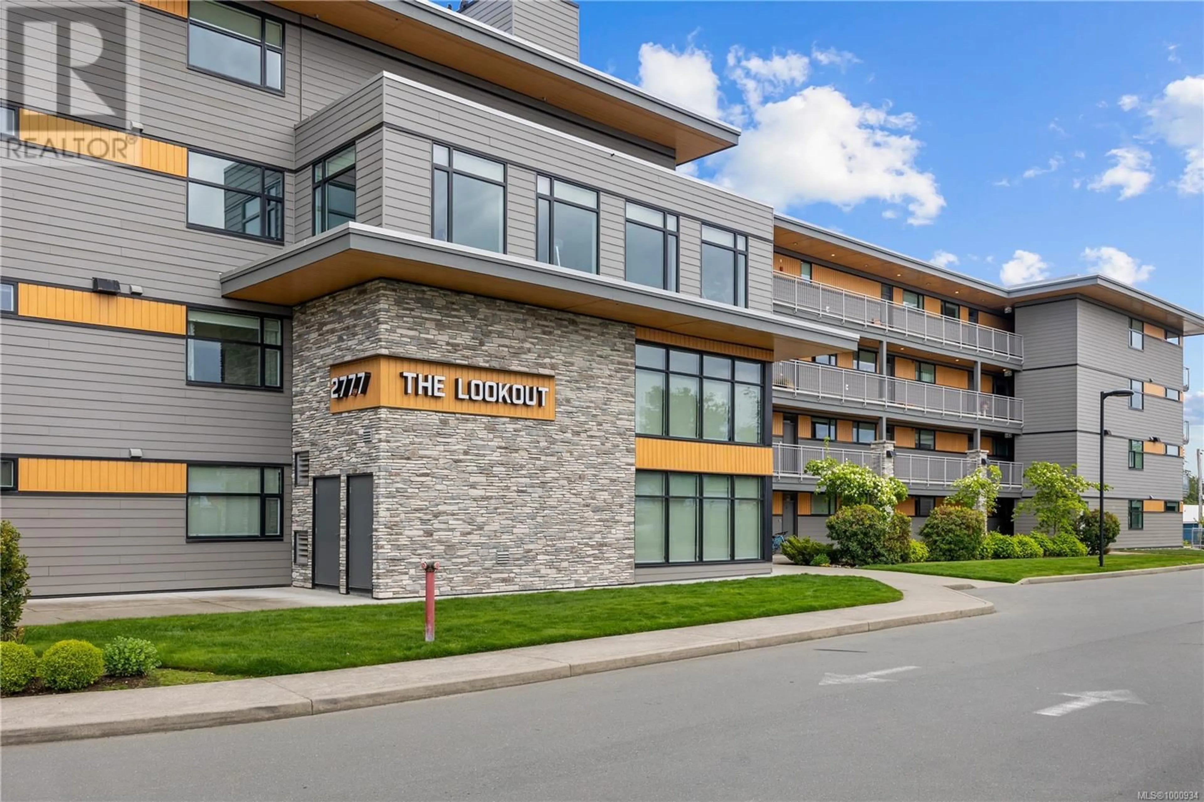 Indoor foyer for 104 - 2777 NORTH BEACH DRIVE, Campbell River British Columbia V9W0B5