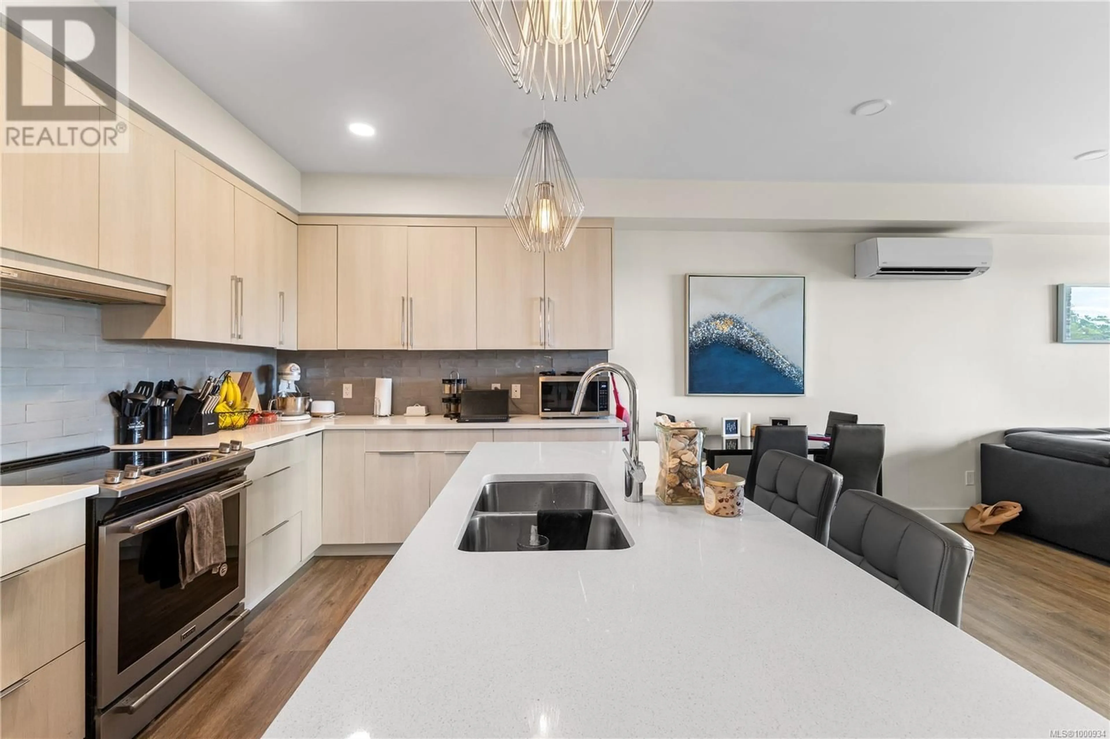 Open concept kitchen, ceramic/tile floor for 104 - 2777 NORTH BEACH DRIVE, Campbell River British Columbia V9W0B5