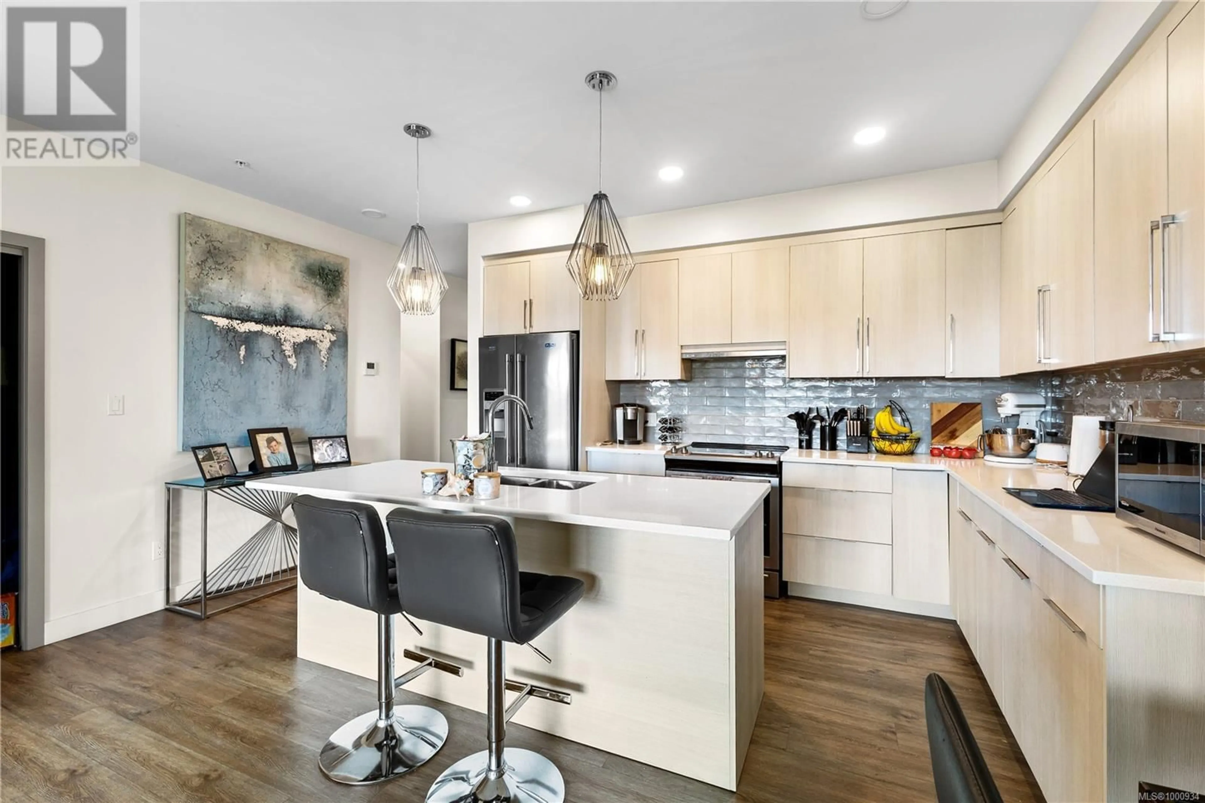Contemporary kitchen, unknown for 104 - 2777 NORTH BEACH DRIVE, Campbell River British Columbia V9W0B5