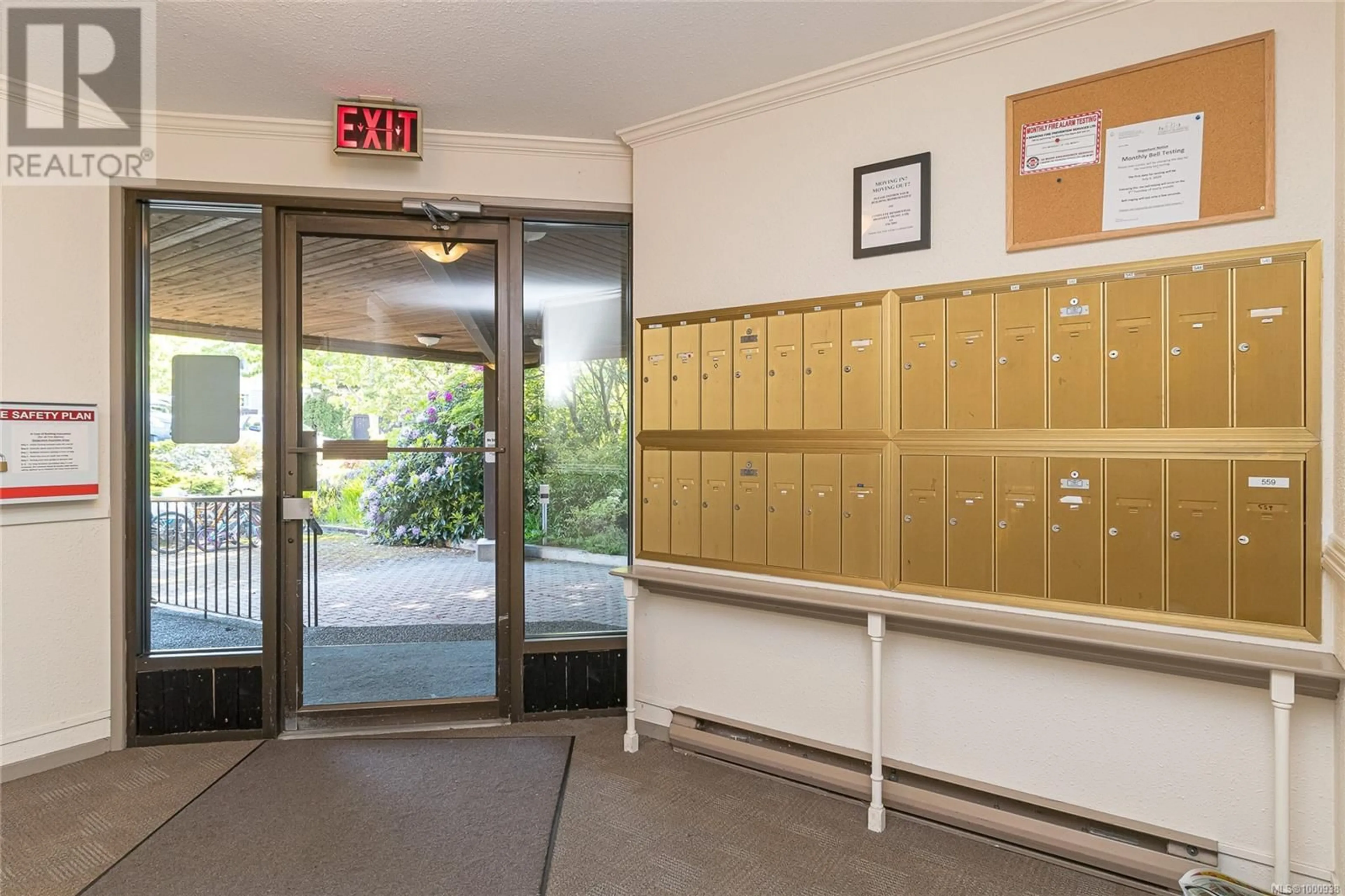 Indoor foyer for 539B - 4678 ELK LAKE DRIVE, Saanich British Columbia V8Z5M1