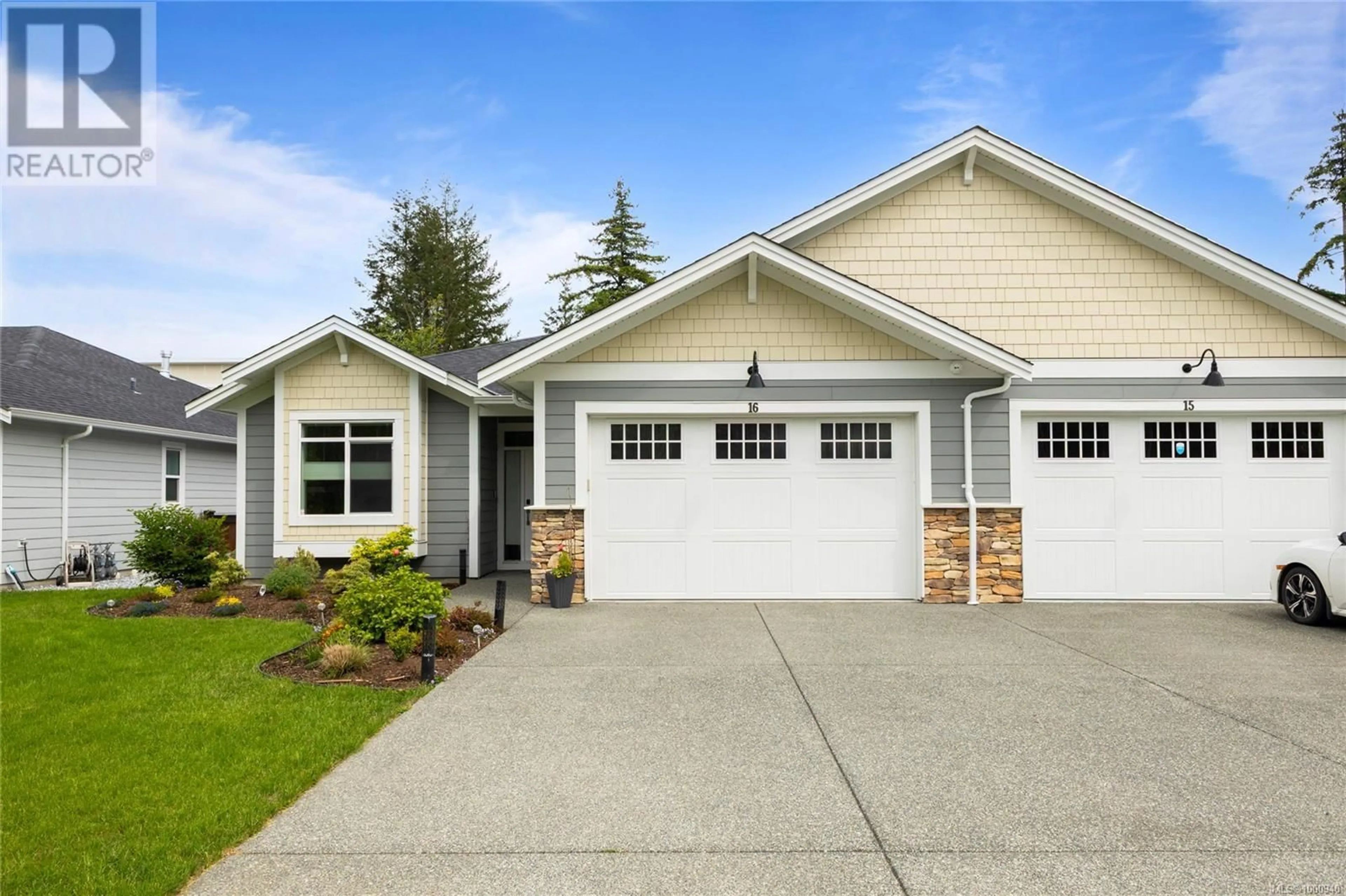 Home with vinyl exterior material, street for 16 - 200 NIKOLA ROAD, Campbell River British Columbia V9W6H9