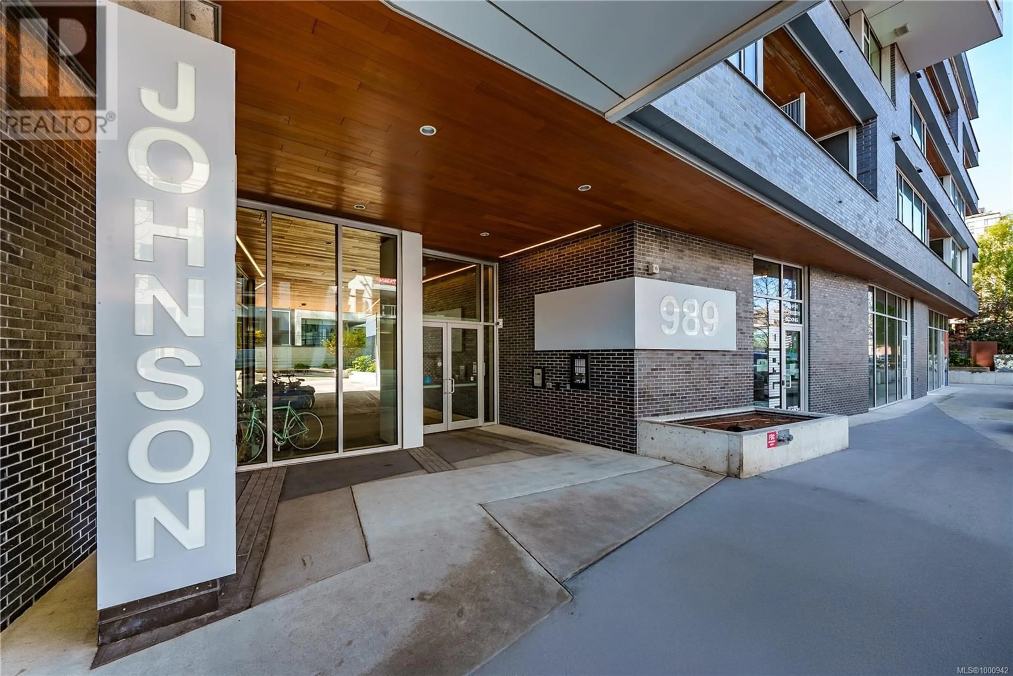 Indoor foyer for 1407 - 989 JOHNSON STREET, Victoria British Columbia V8V0E3