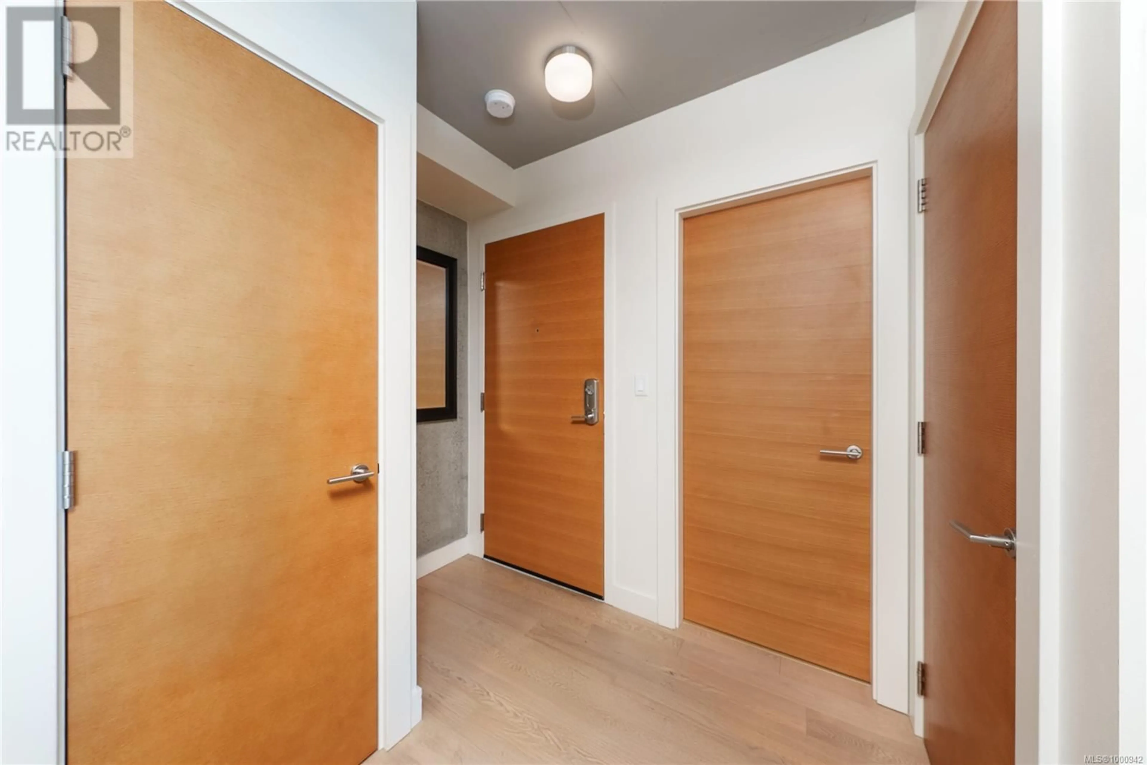 Indoor entryway for 1407 - 989 JOHNSON STREET, Victoria British Columbia V8V0E3
