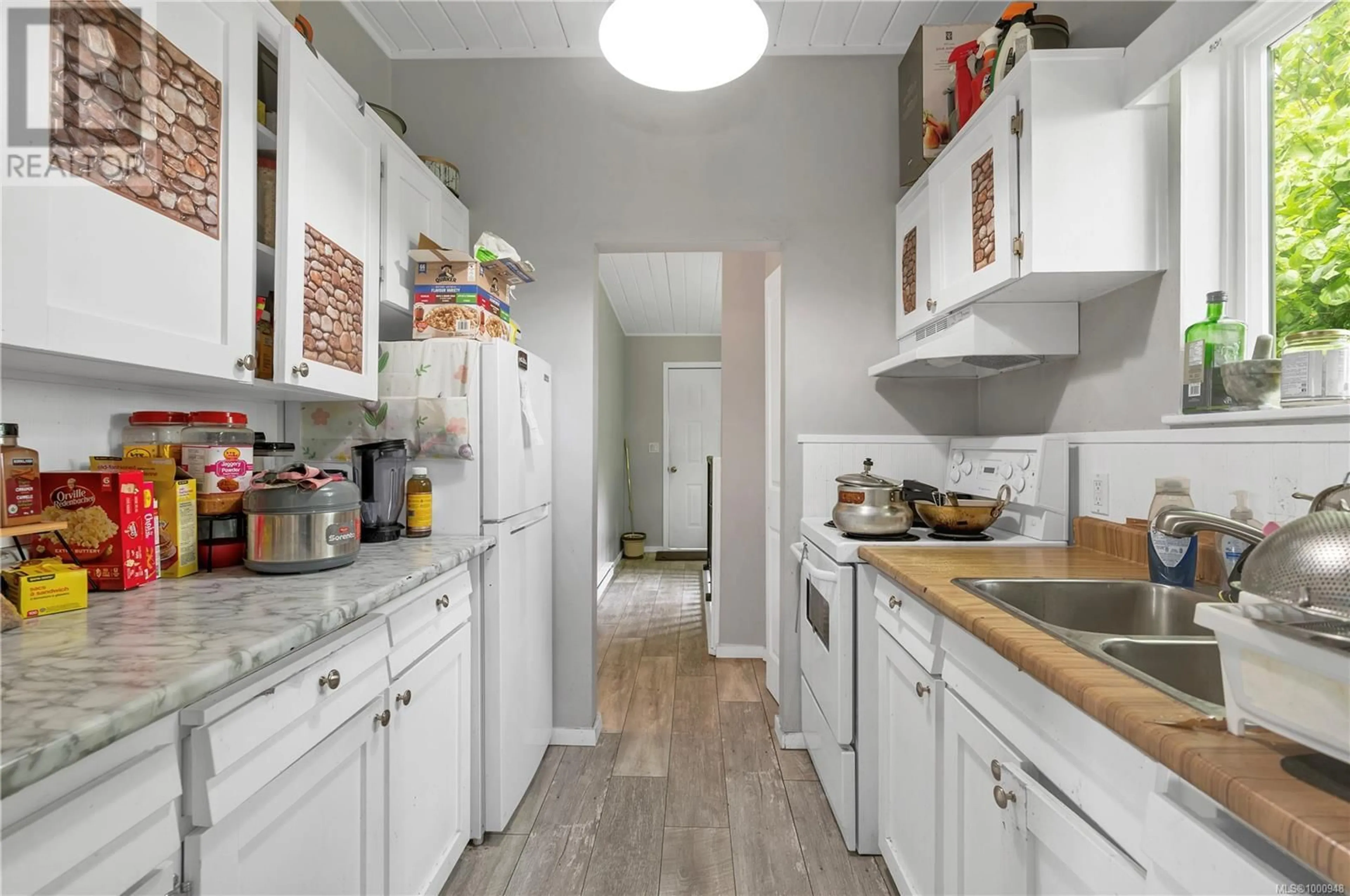 Standard kitchen, wood/laminate floor for 791 BIRCH STREET, Campbell River British Columbia V9W2T3