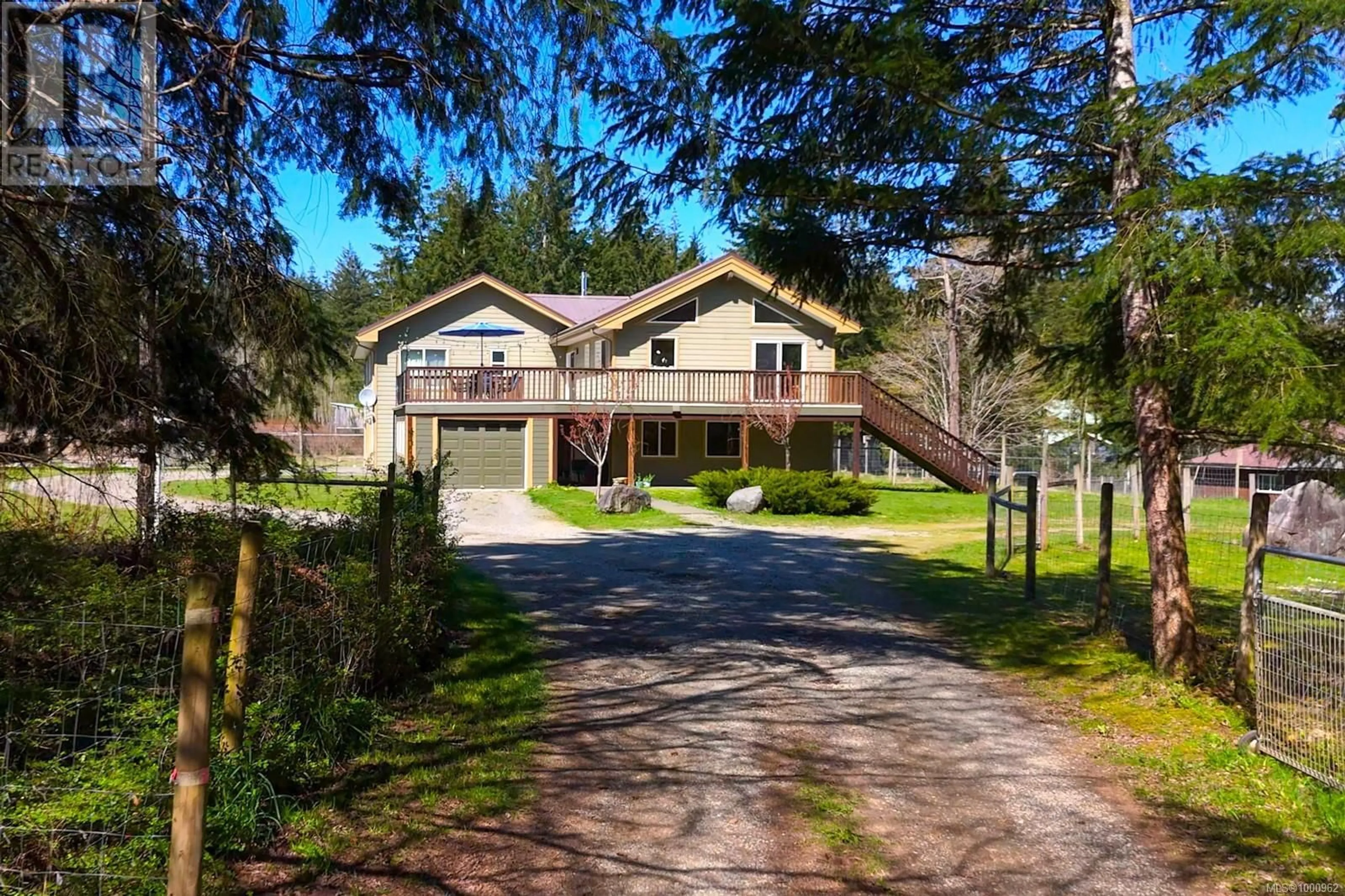 A pic from outside/outdoor area/front of a property/back of a property/a pic from drone, unknown for 2892 MARIDGE ROAD, Courtenay British Columbia V9J1M9