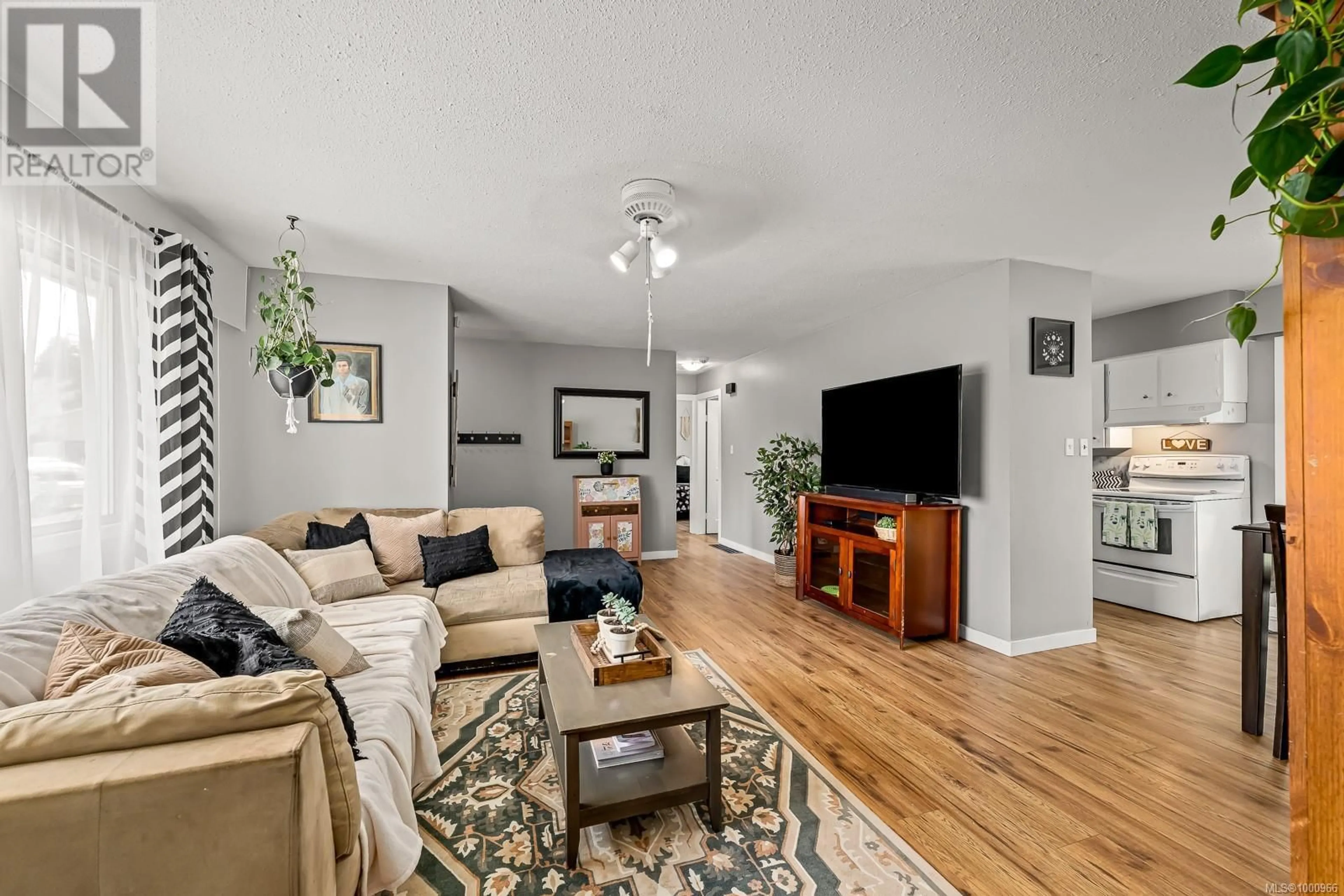 Living room with furniture, unknown for 2014 CEDAR CRESCENT, Courtenay British Columbia V9N3B6