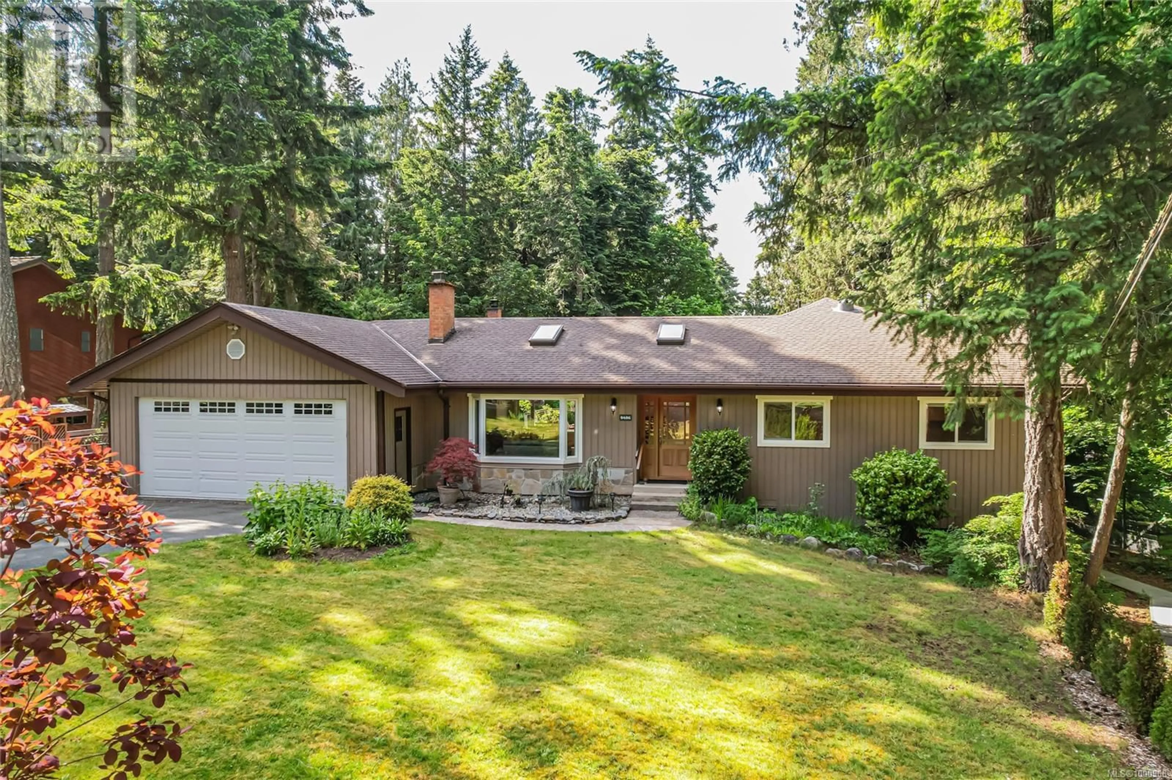Home with vinyl exterior material, unknown for 9486 GLENELG AVENUE, North Saanich British Columbia V8L5G9