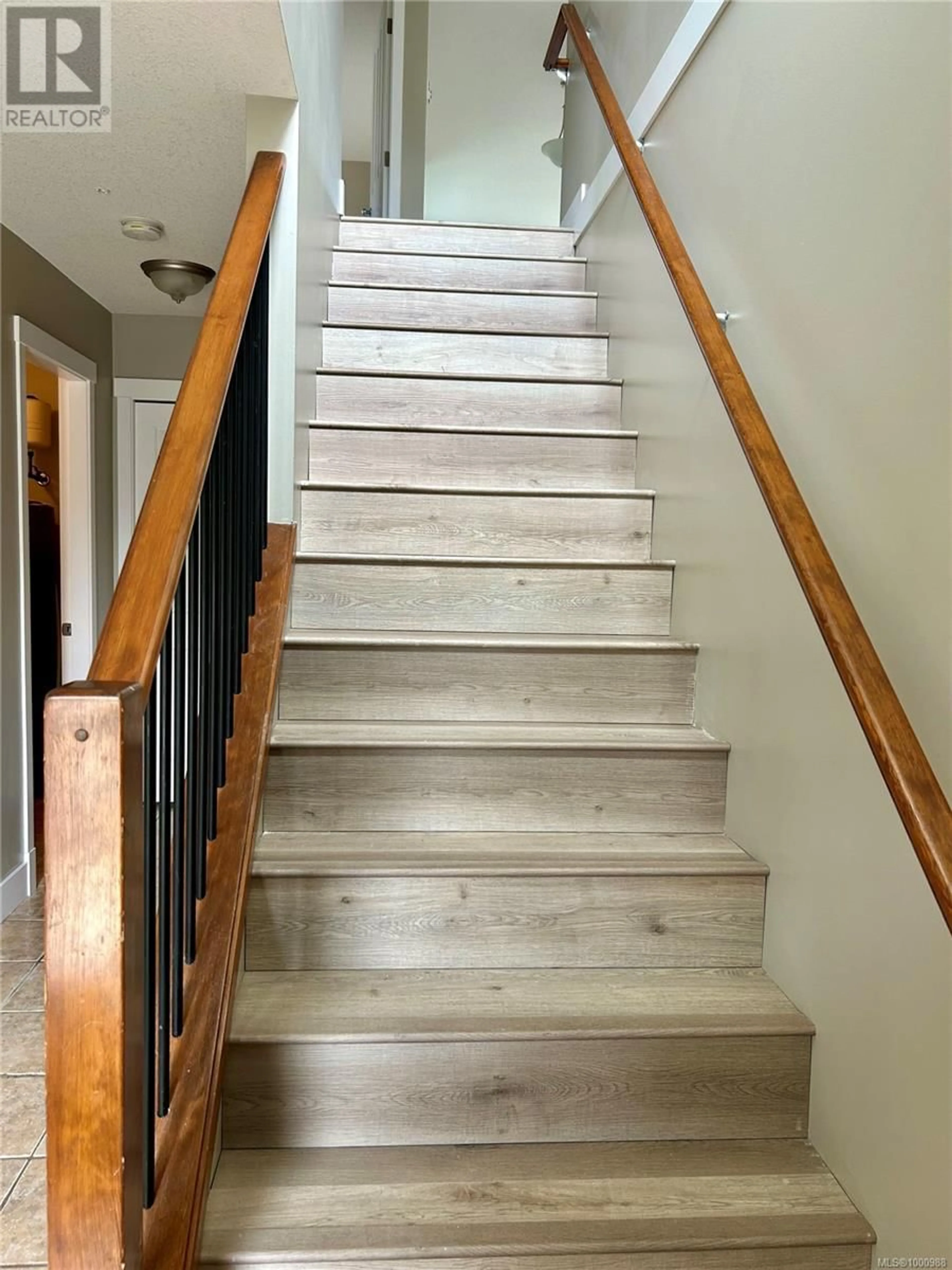 Stairs for 406 ALPEN WAY, Nanaimo British Columbia V9R0B9