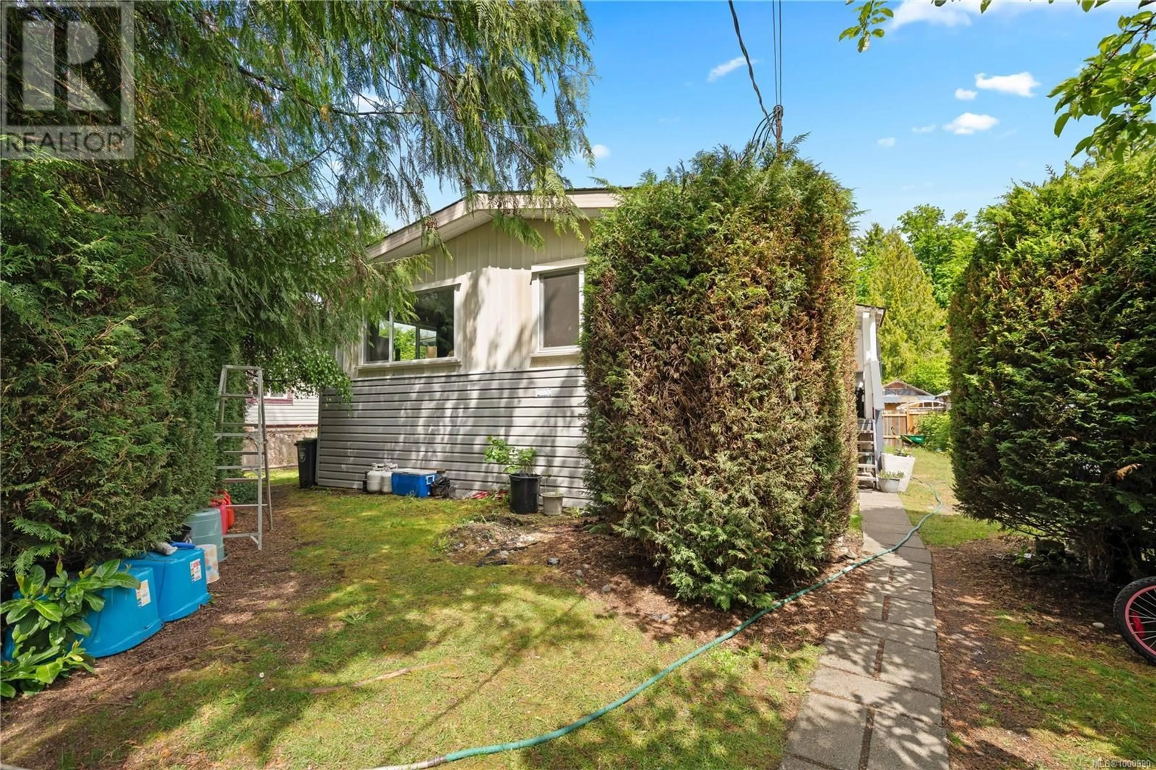 A pic from outside/outdoor area/front of a property/back of a property/a pic from drone, street for 71 WELLINGTON ROAD, Lake Cowichan British Columbia V0R2G0
