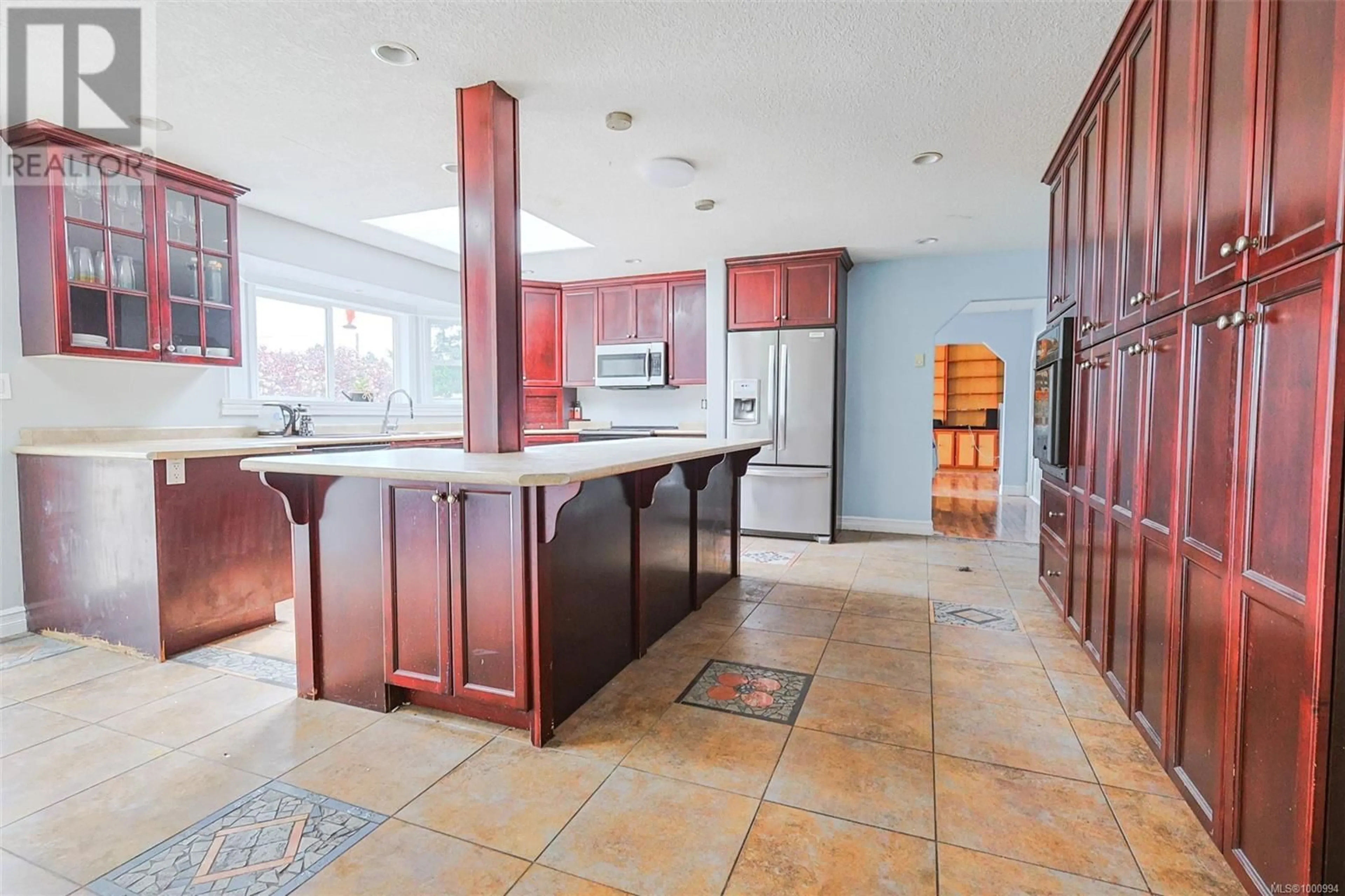 Open concept kitchen, ceramic/tile floor for 2111 CARMEN ROAD, Nanaimo British Columbia V9R2G5