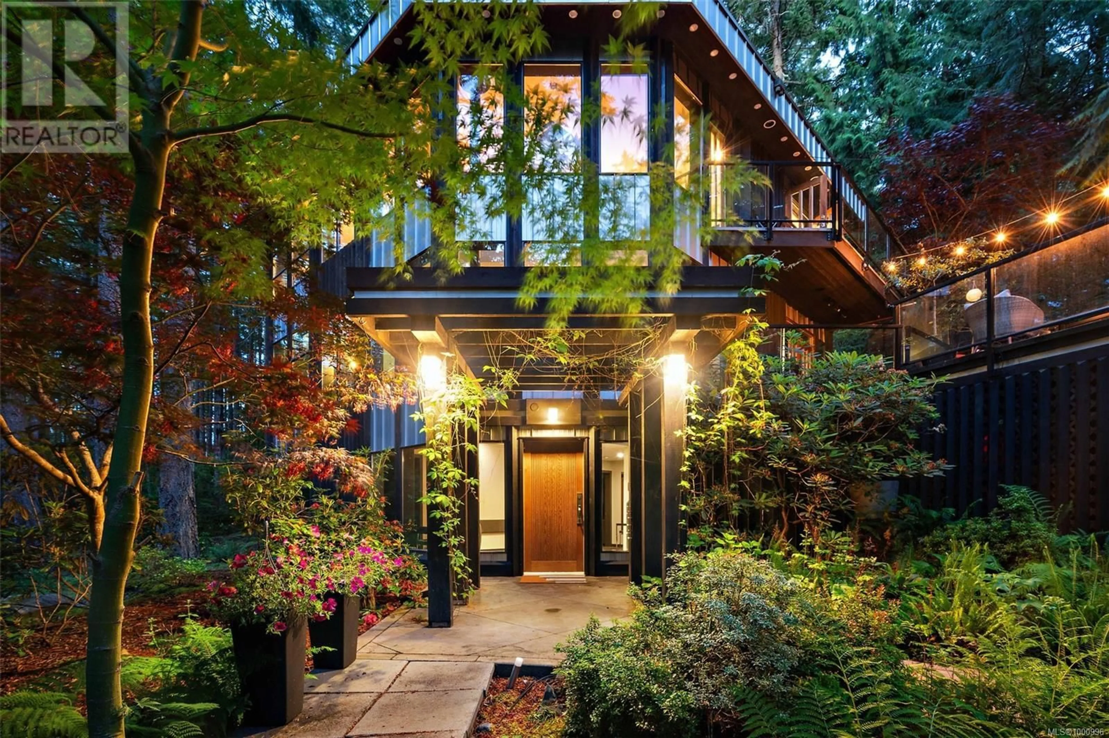 Indoor entryway for 1457 HOWCREST ROAD, North Saanich British Columbia V8L5K1