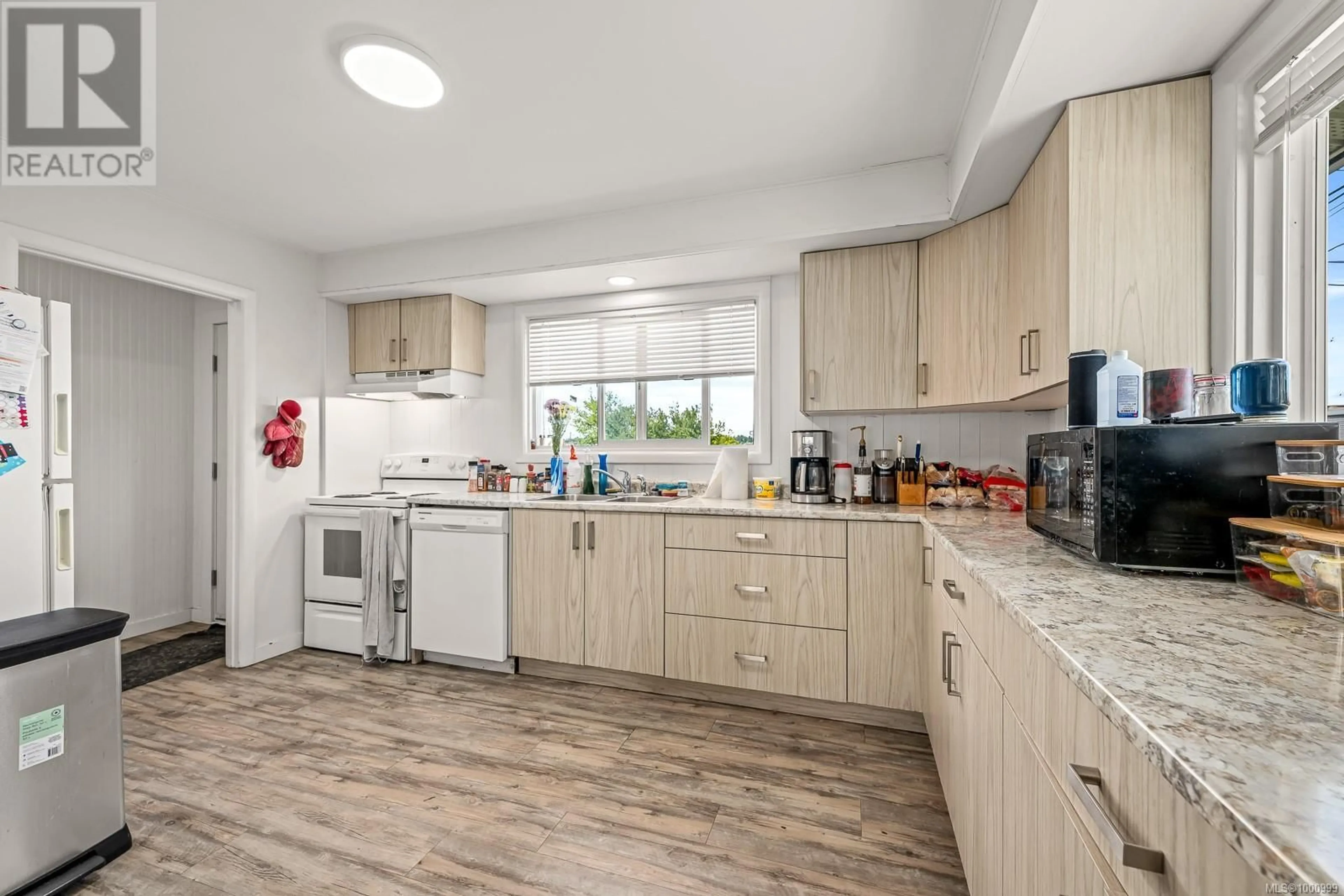 Standard kitchen, unknown for 1783 ENGLAND AVENUE, Courtenay British Columbia V9N2P3