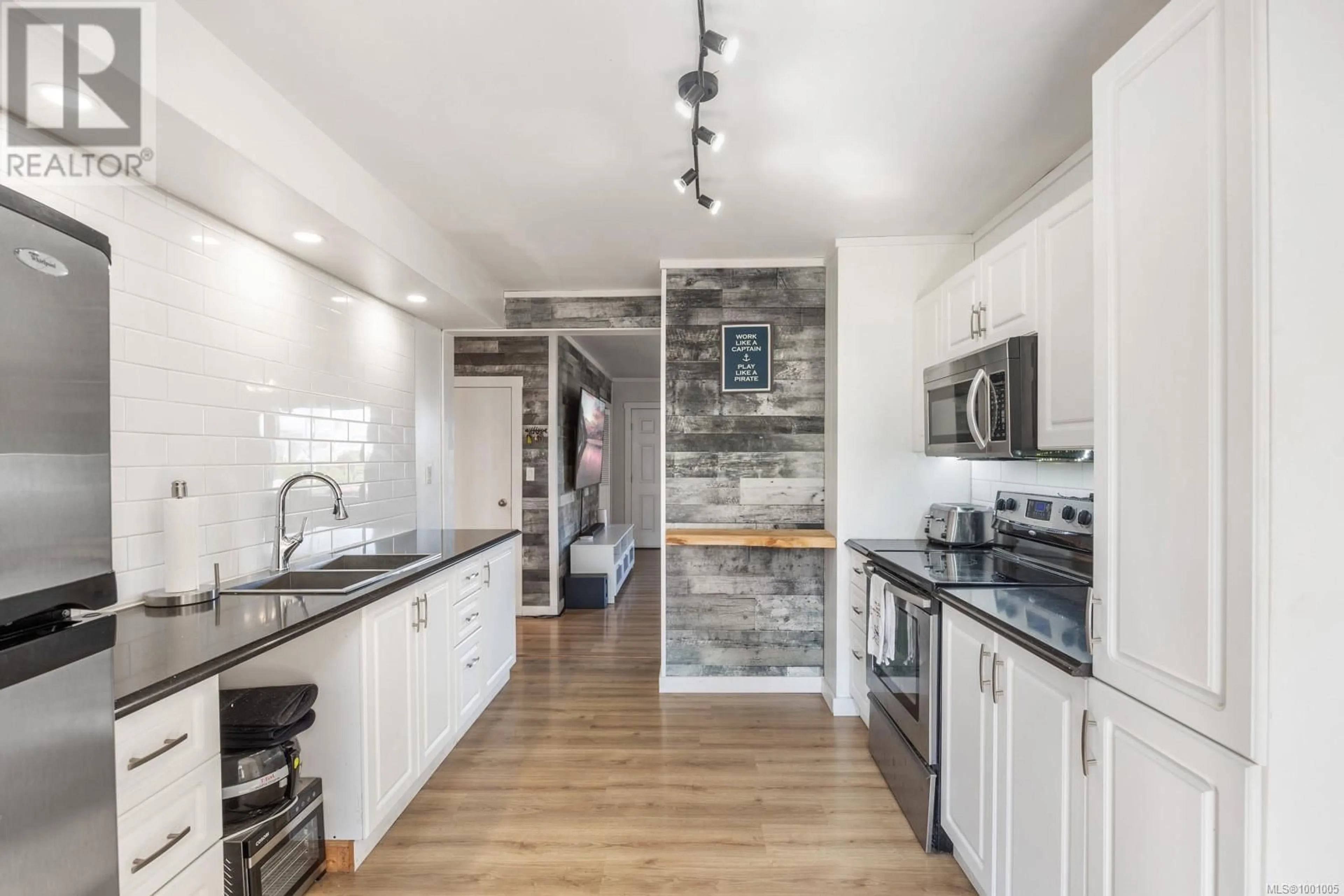 Contemporary kitchen, ceramic/tile floor for 3673 7TH AVENUE, Port Alberni British Columbia V9Y4N6
