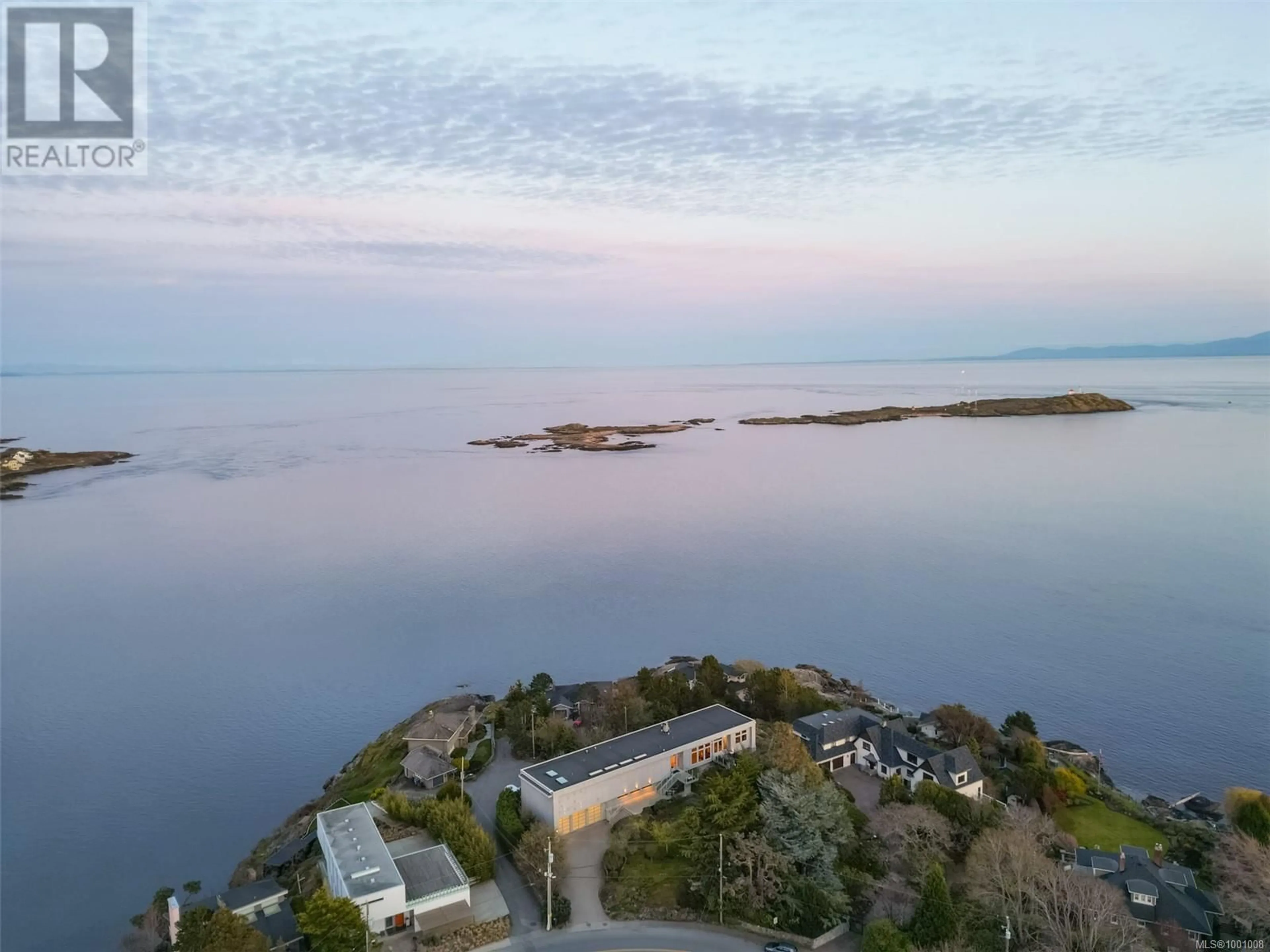 A pic from outside/outdoor area/front of a property/back of a property/a pic from drone, water/lake/river/ocean view for 285 KING GEORGE TERRACE, Oak Bay British Columbia V8S2J8