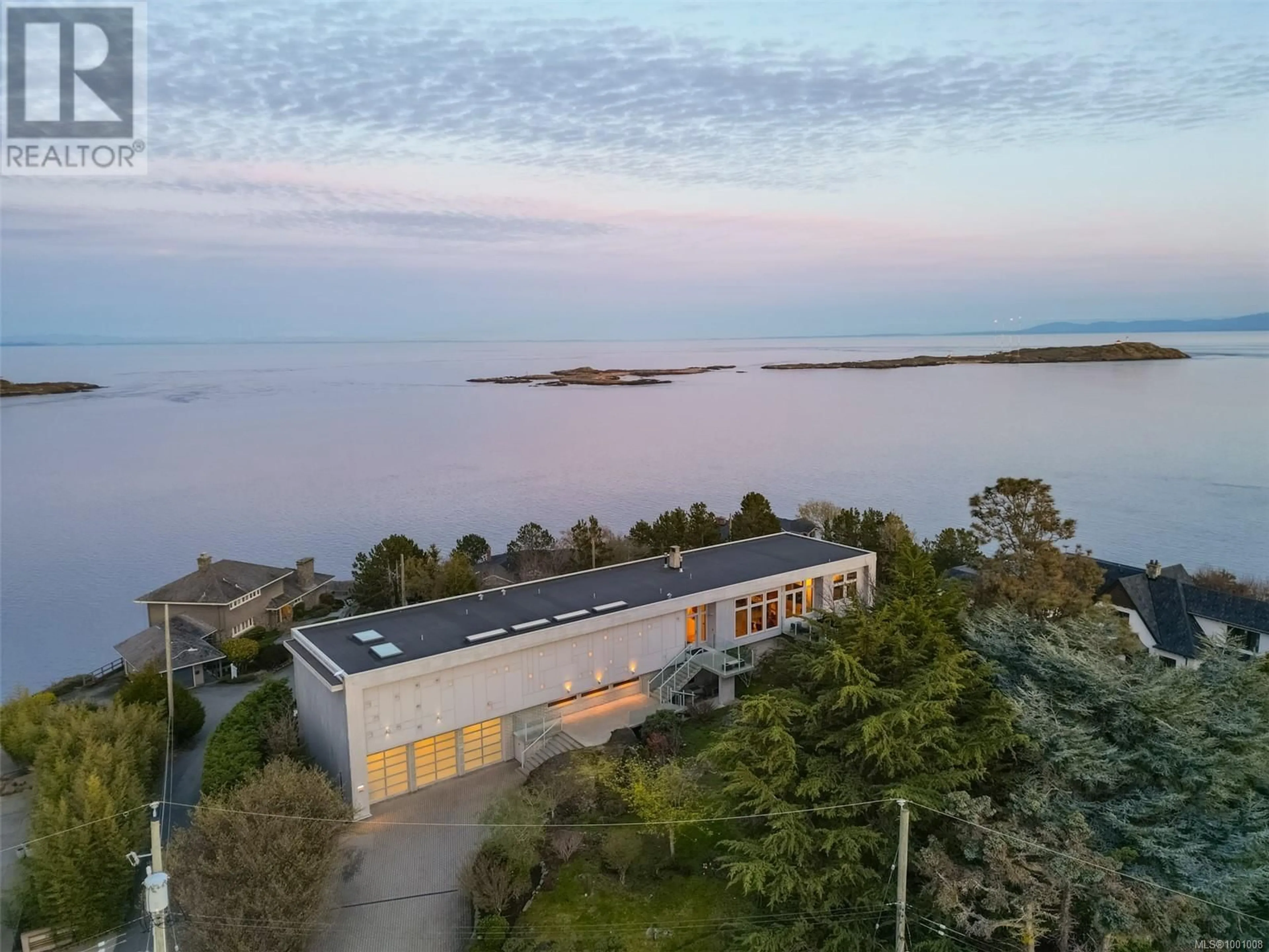 A pic from outside/outdoor area/front of a property/back of a property/a pic from drone, water/lake/river/ocean view for 285 KING GEORGE TERRACE, Oak Bay British Columbia V8S2J8