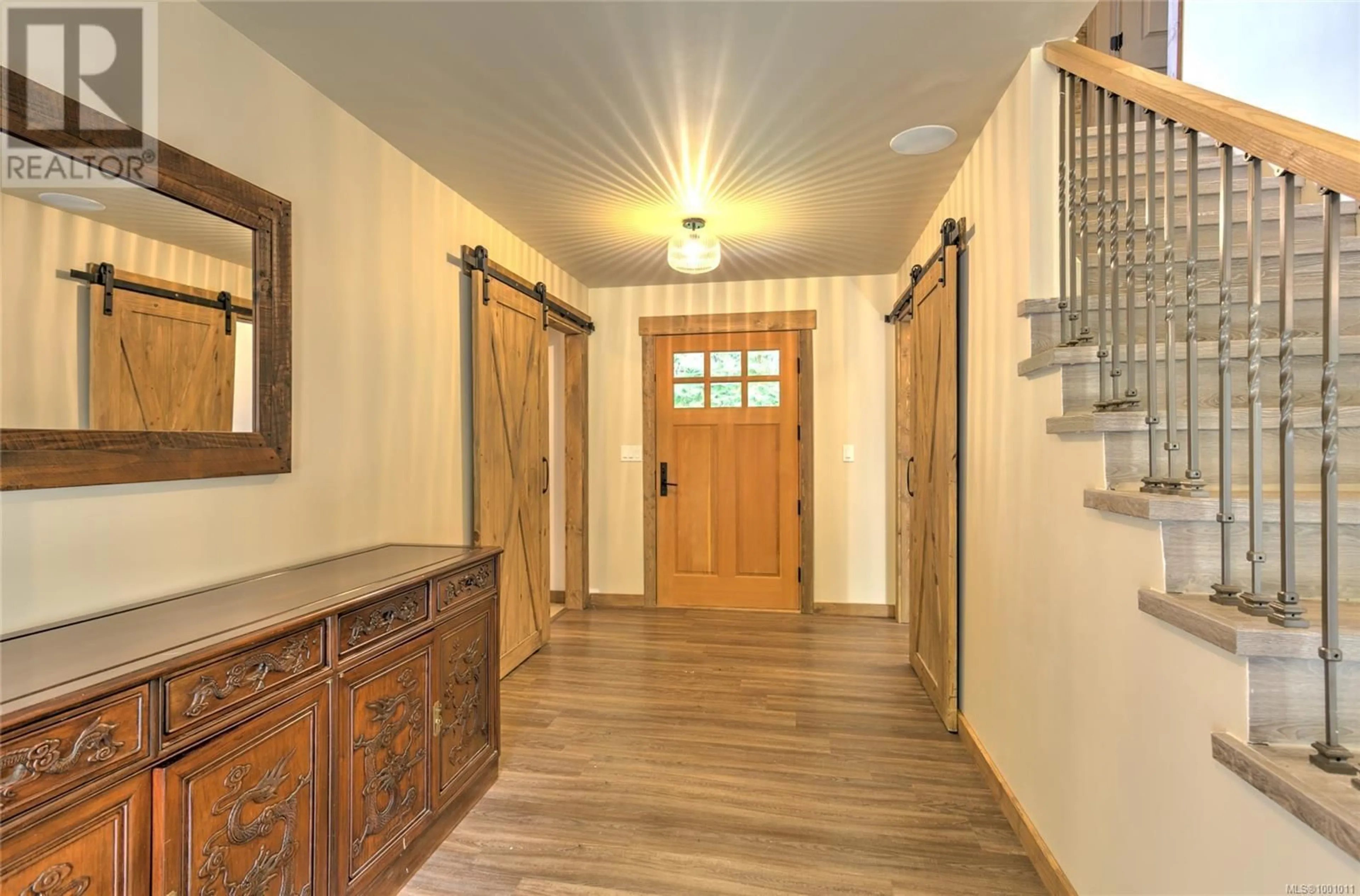 Indoor foyer for 7376 PERI ROAD, Lake Cowichan British Columbia V0R2G0