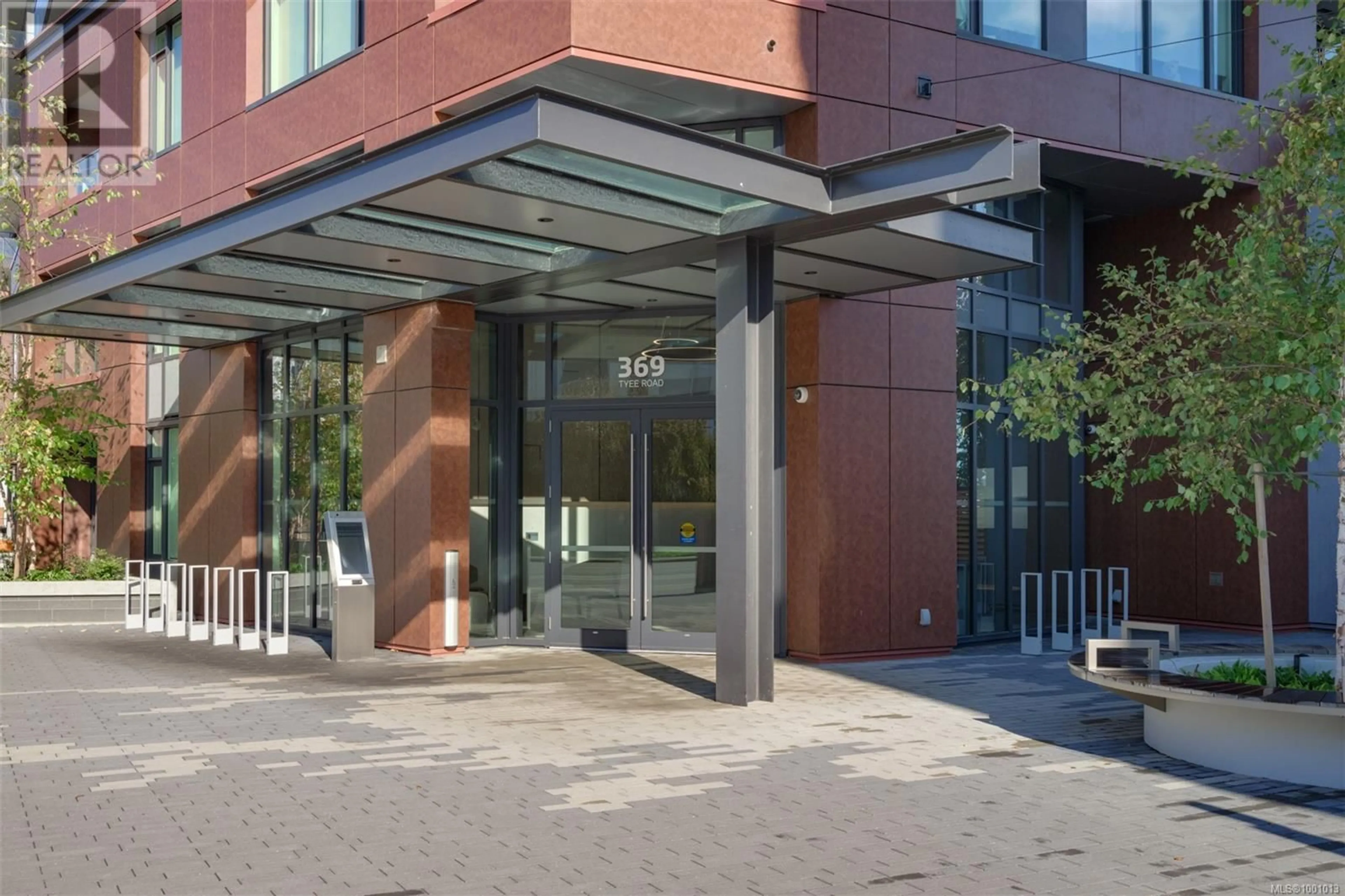 Indoor foyer for 405 - 369 TYEE ROAD, Victoria British Columbia V9A0B6