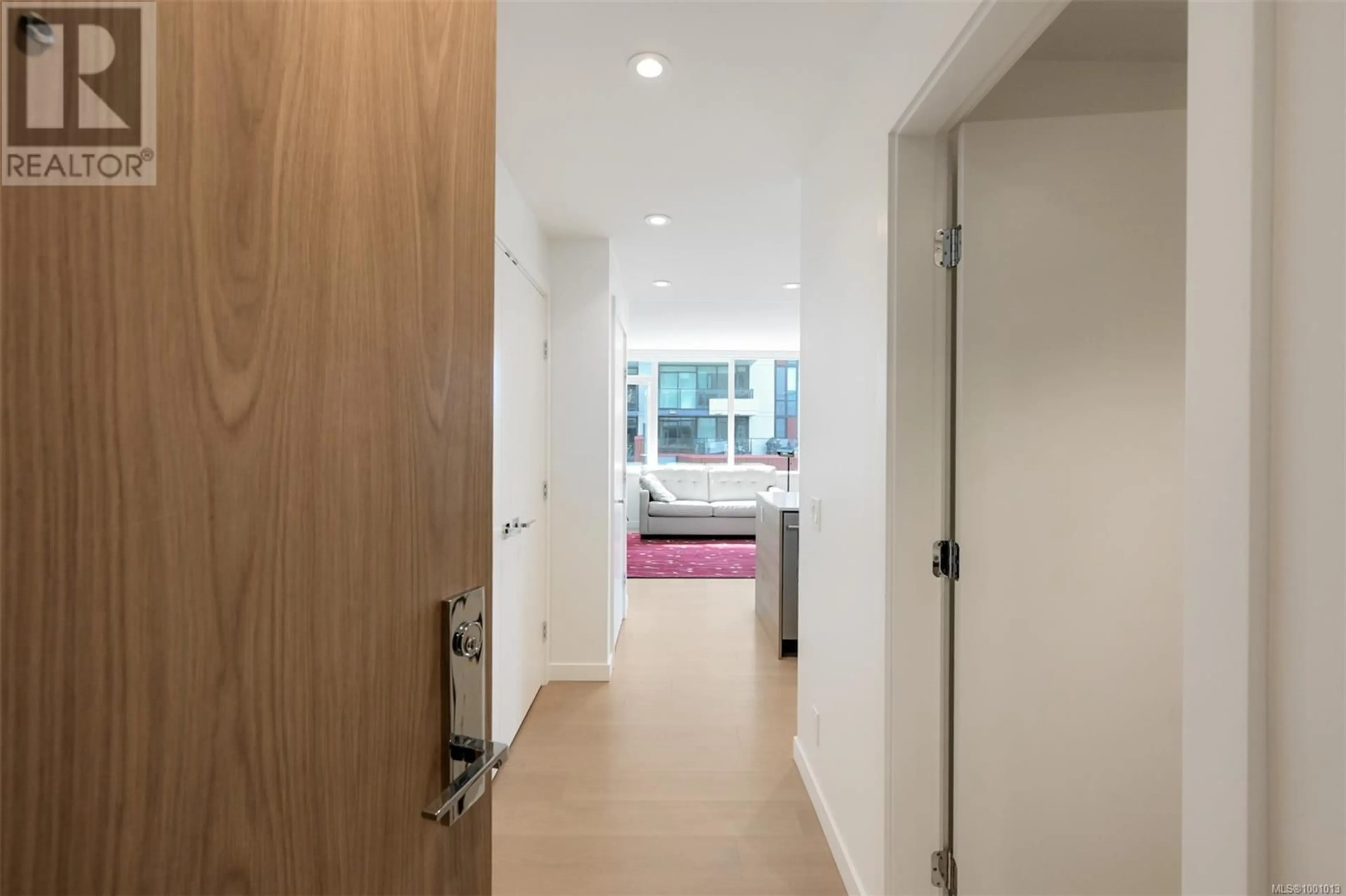 Indoor foyer for 405 - 369 TYEE ROAD, Victoria British Columbia V9A0B6