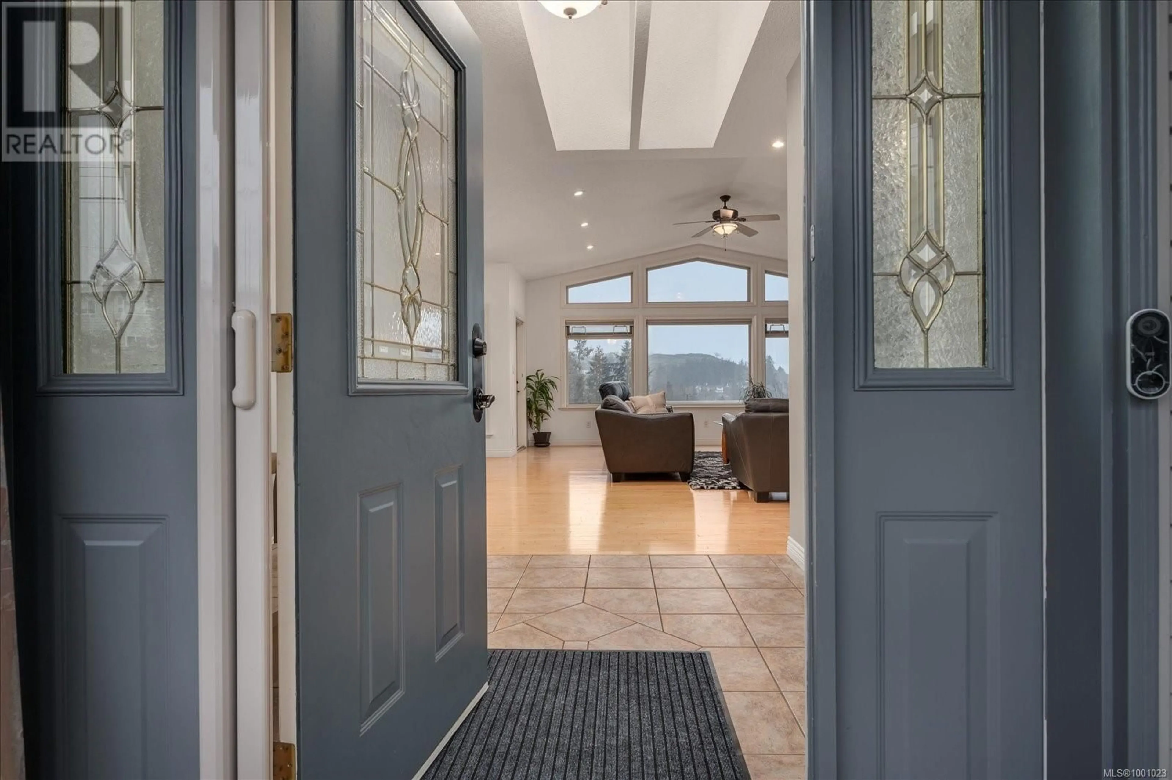Indoor entryway for 2830 HALIDAY CRESCENT, Nanaimo British Columbia V9S3M9