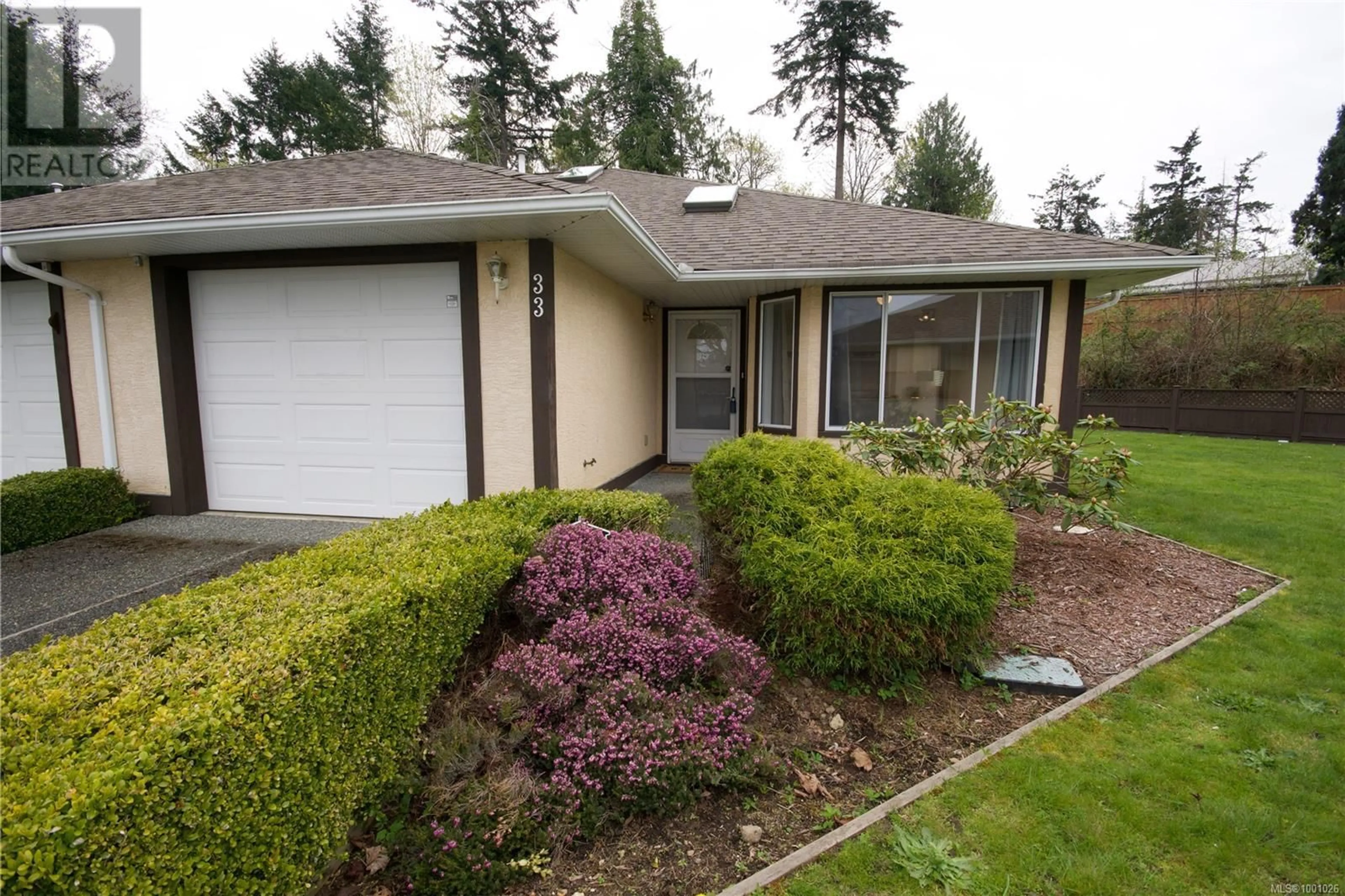 Home with vinyl exterior material, street for 33 - 454 MORISON AVENUE, Parksville British Columbia V9P2M6