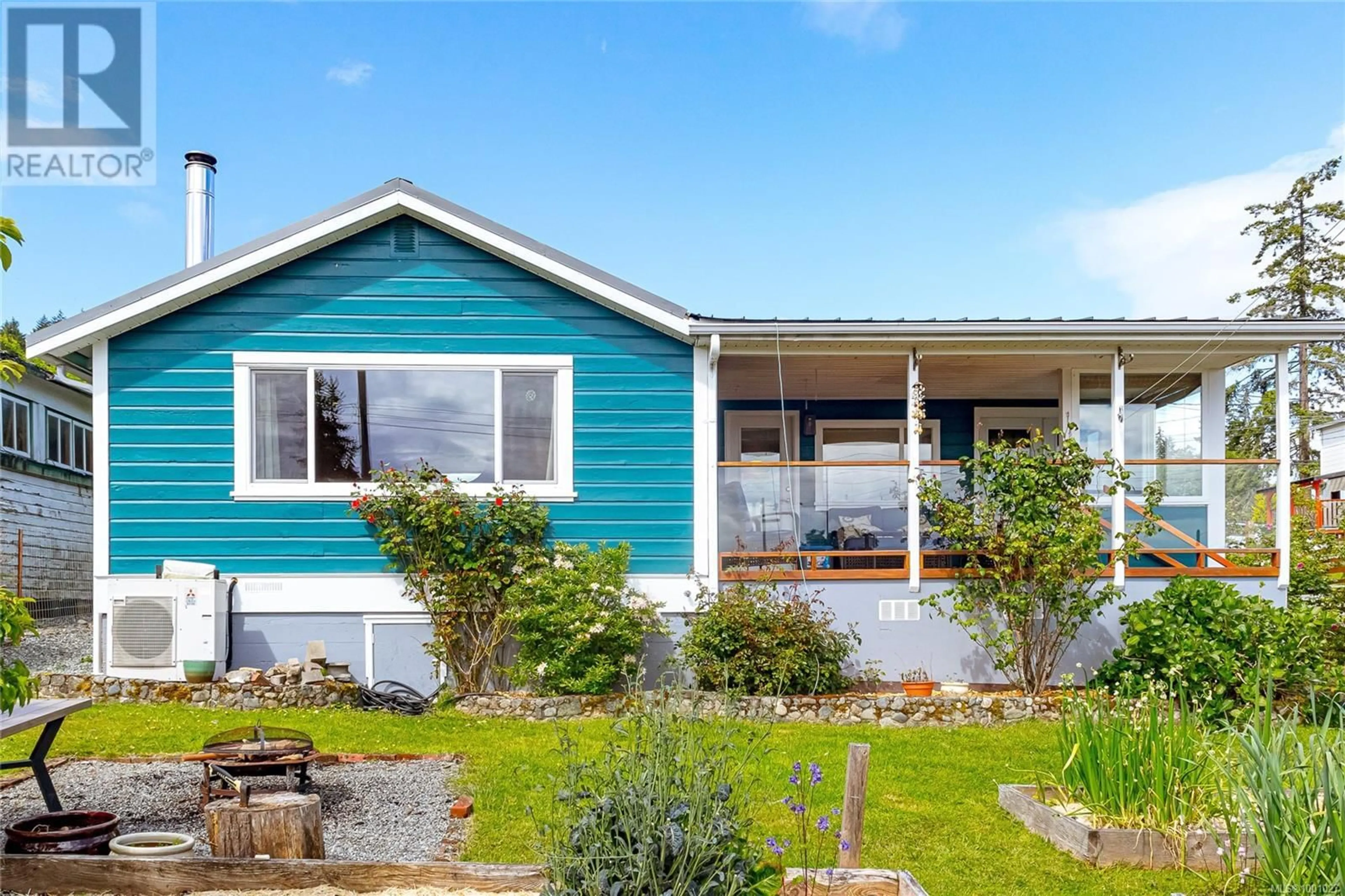 Home with vinyl exterior material, street for 8060 YORK AVENUE, Crofton British Columbia V0R1R0