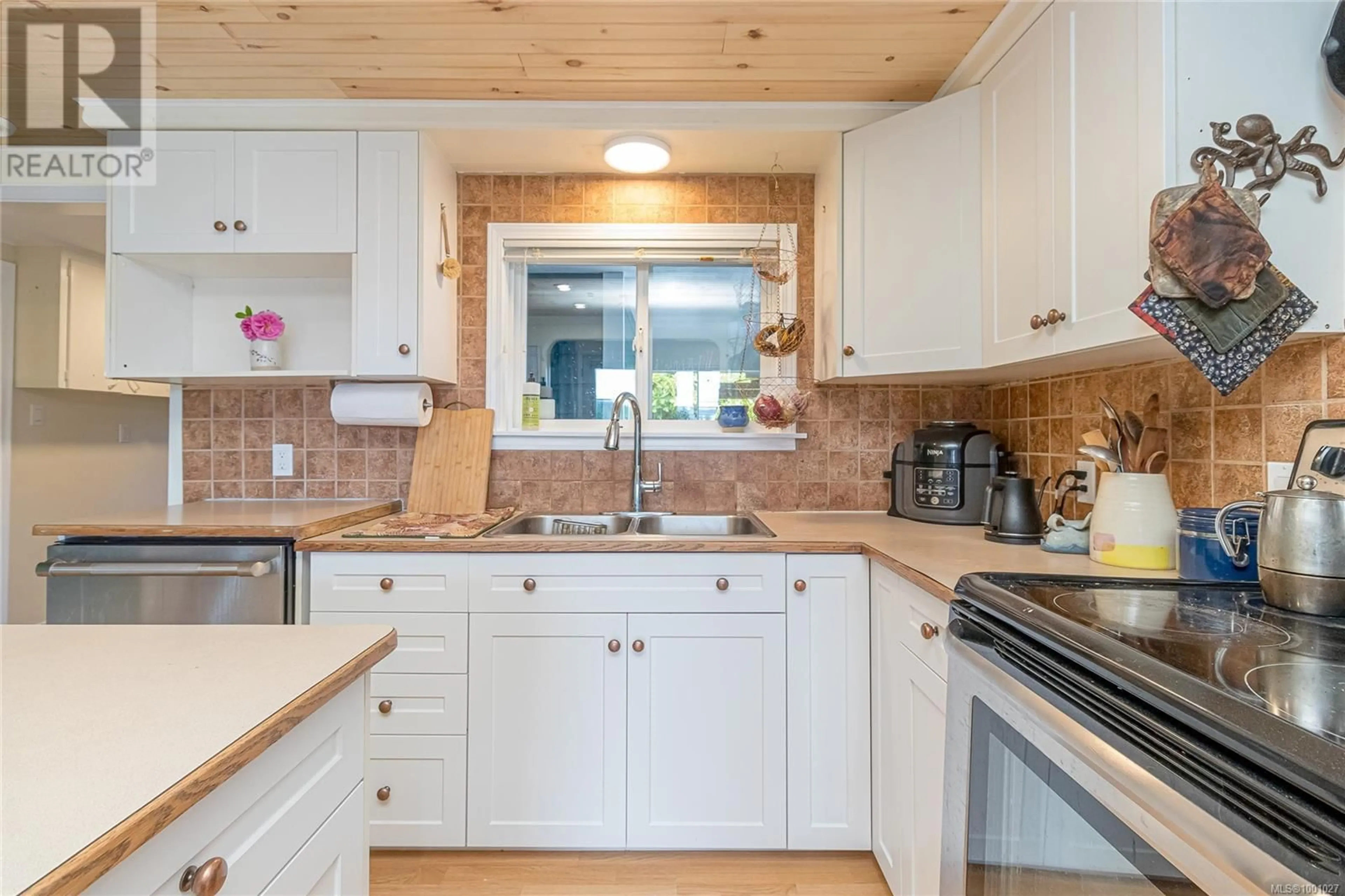 Open concept kitchen, wood/laminate floor for 8060 YORK AVENUE, Crofton British Columbia V0R1R0