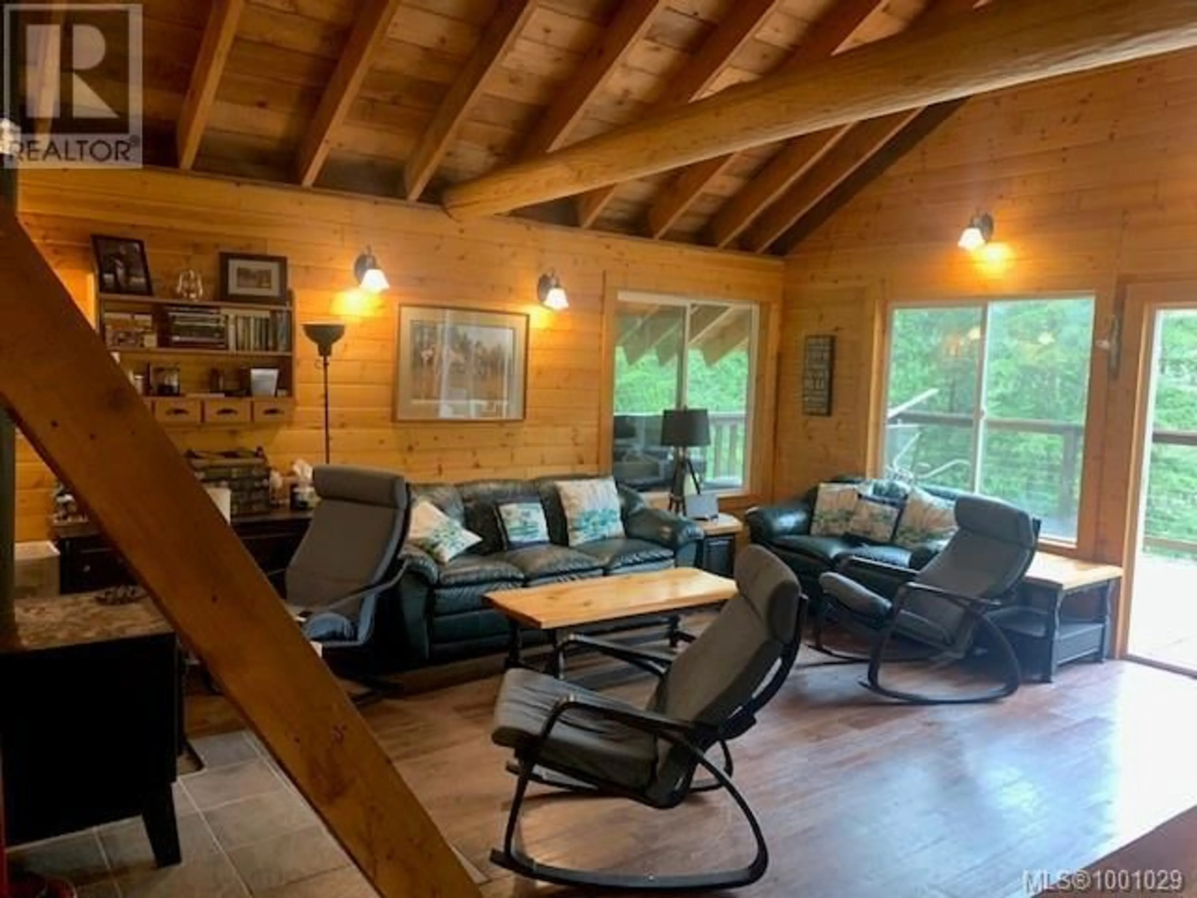 Living room with furniture, wood/laminate floor for 58 BUSBY ISLAND, Sonora Island British Columbia V0N3P0