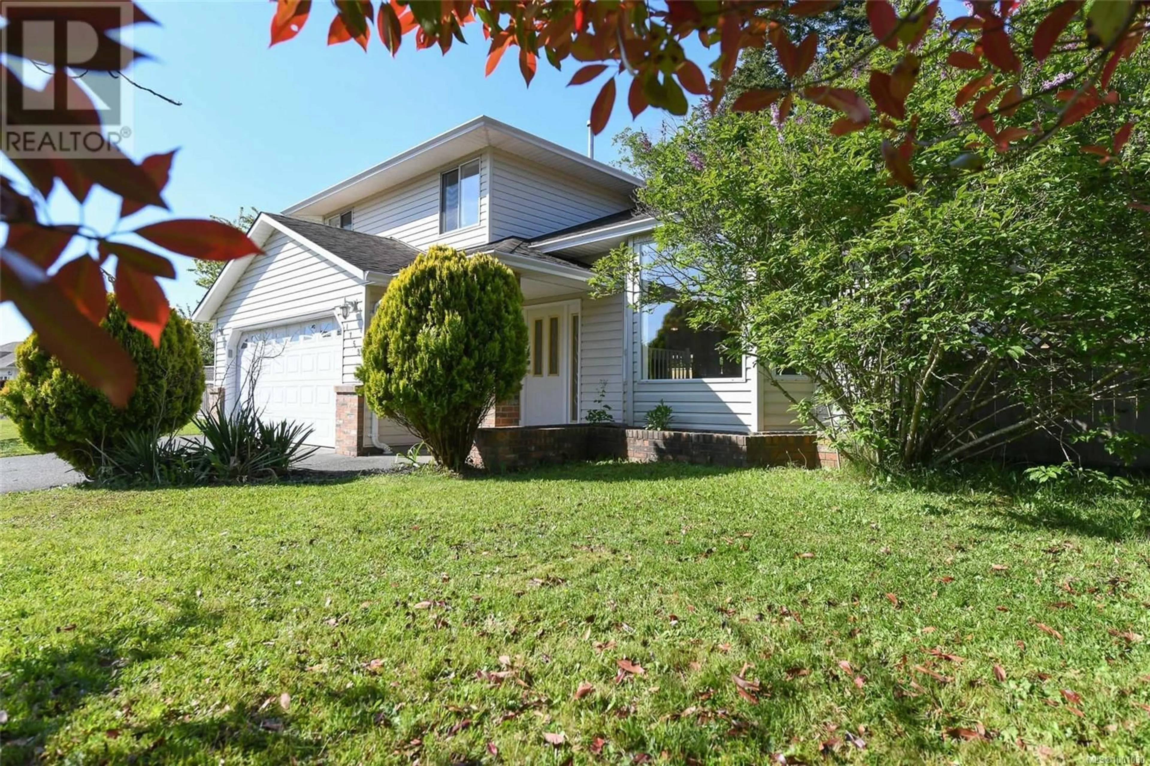 Home with vinyl exterior material, street for 1759 HOBSON AVENUE, Courtenay British Columbia V9N8S3
