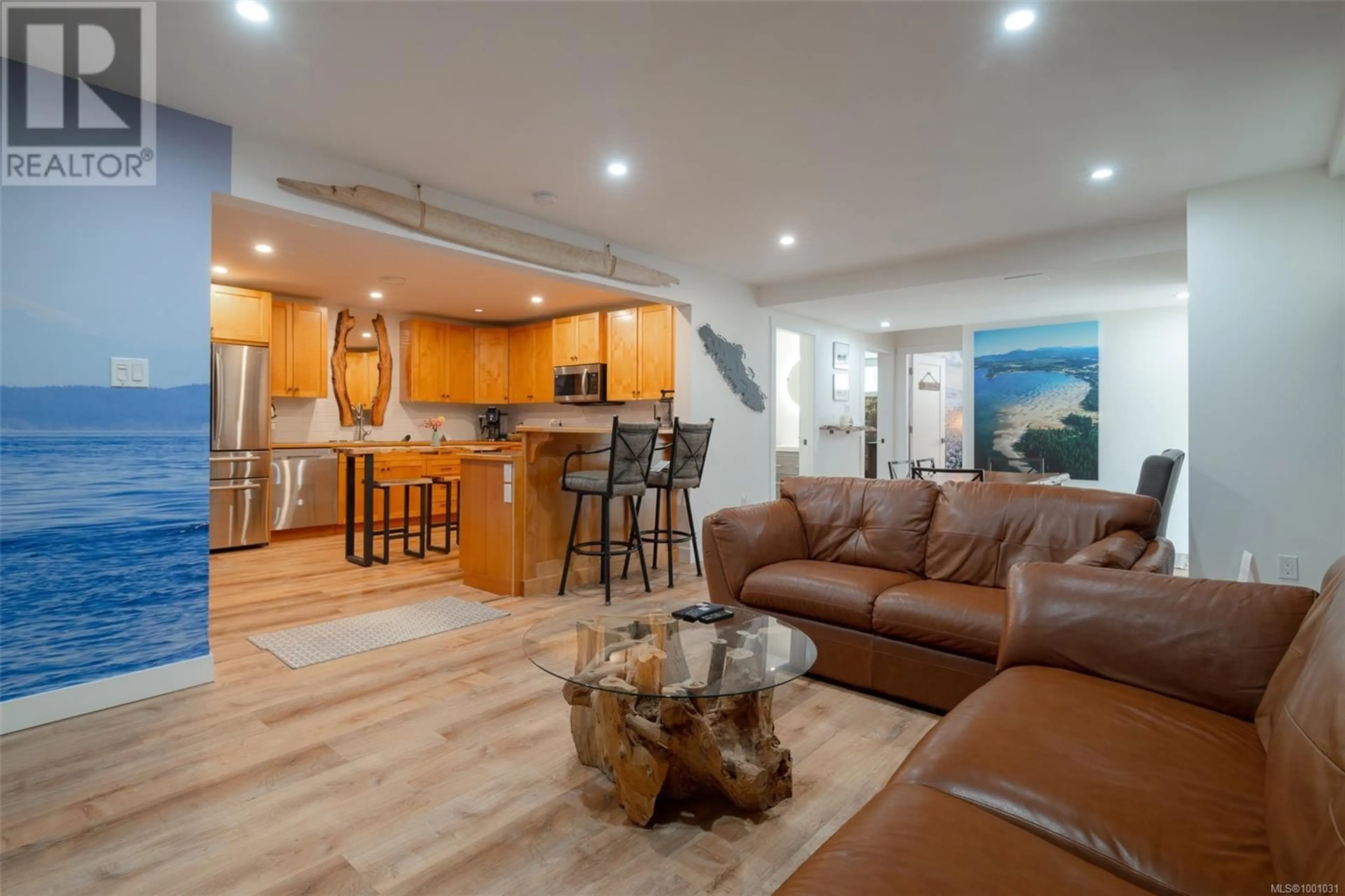 Open concept kitchen, wood/laminate floor for 1025 MAPLE LANE DRIVE, Parksville British Columbia V9P1T3